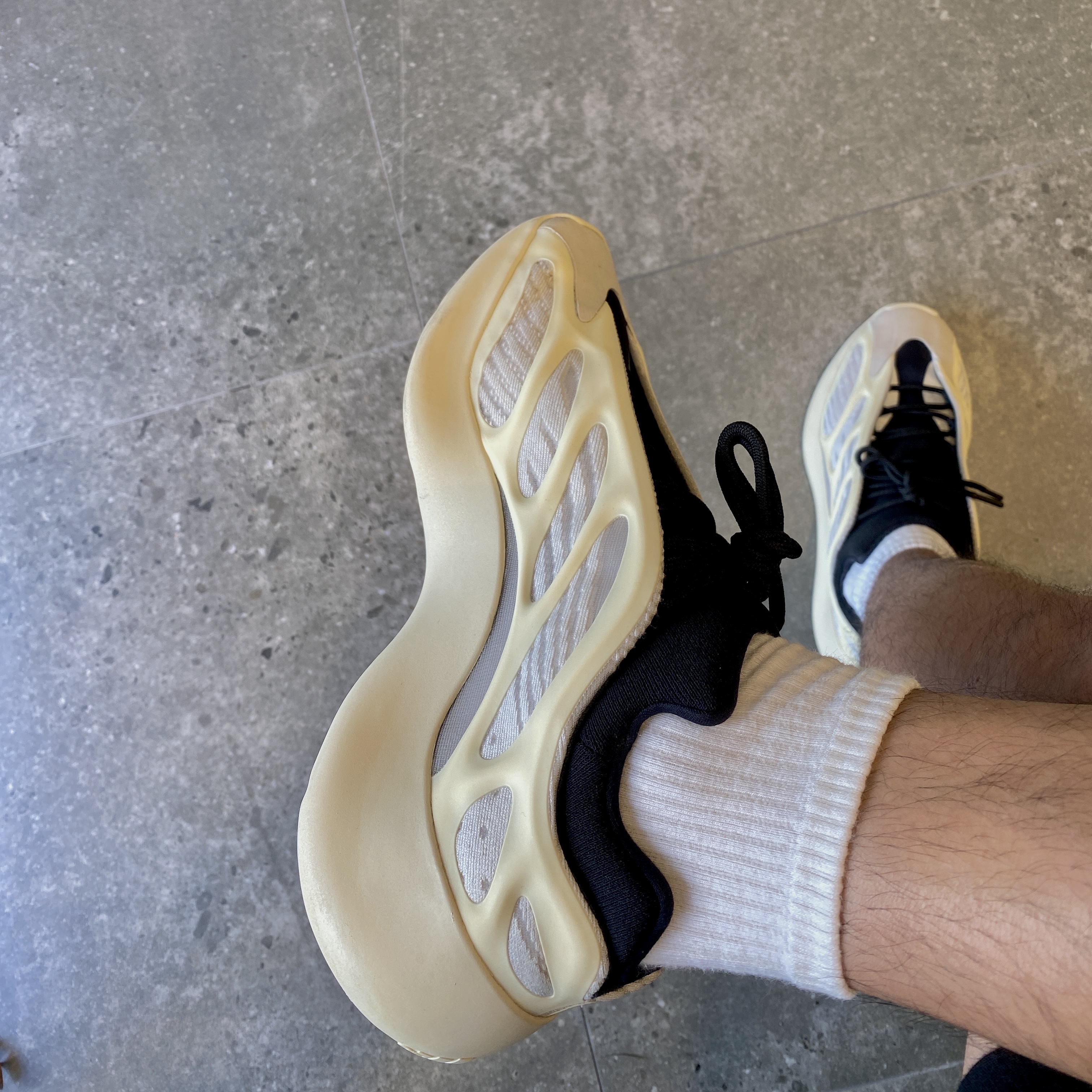 Adidas Yeezy 700 V3 Azael 2019 착용 스타일