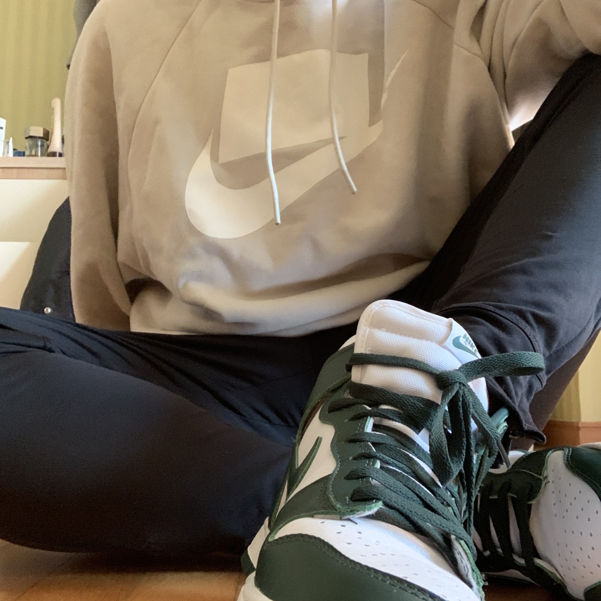 Nike Dunk High SP Spartan Green 착용 스타일