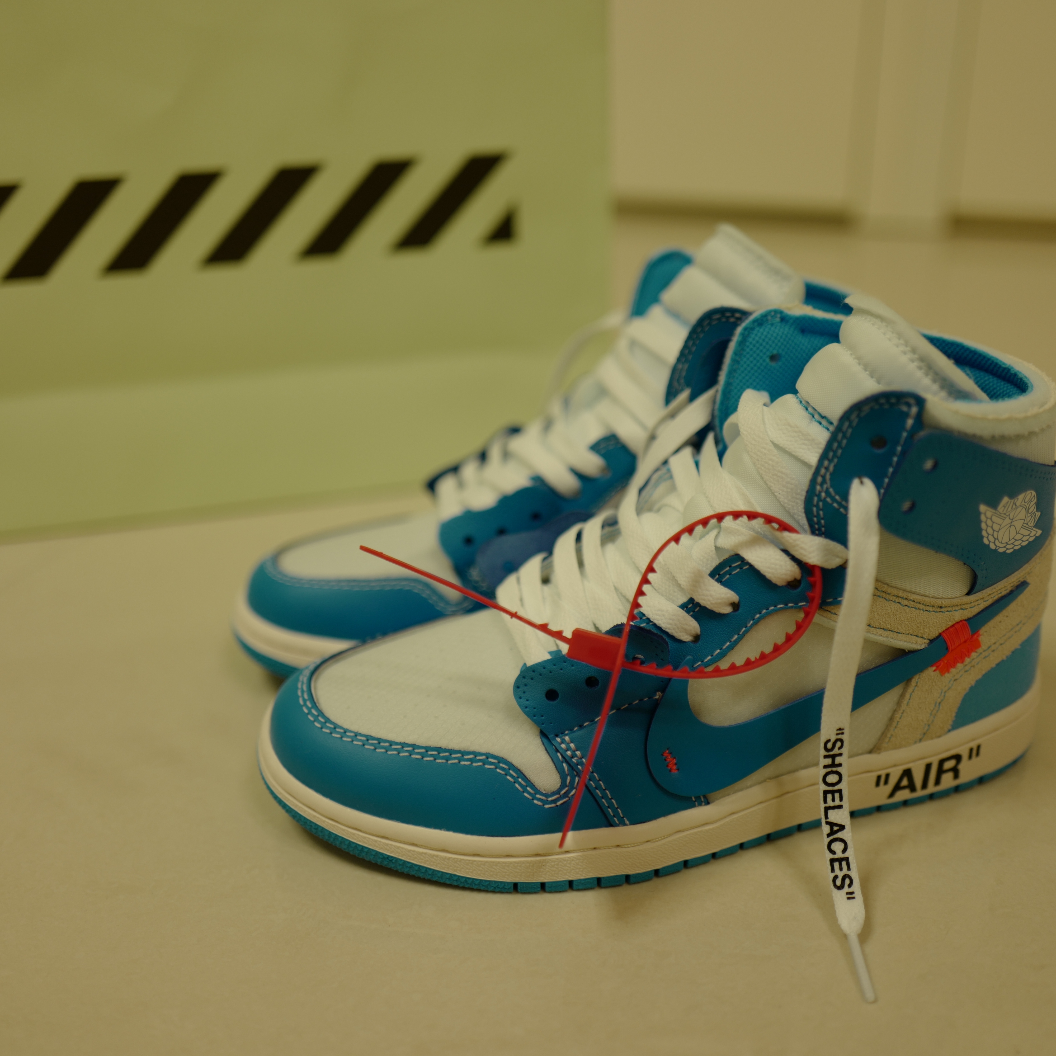 Jordan 1 x Off-White Retro High University Blue 착용 스타일 - 1