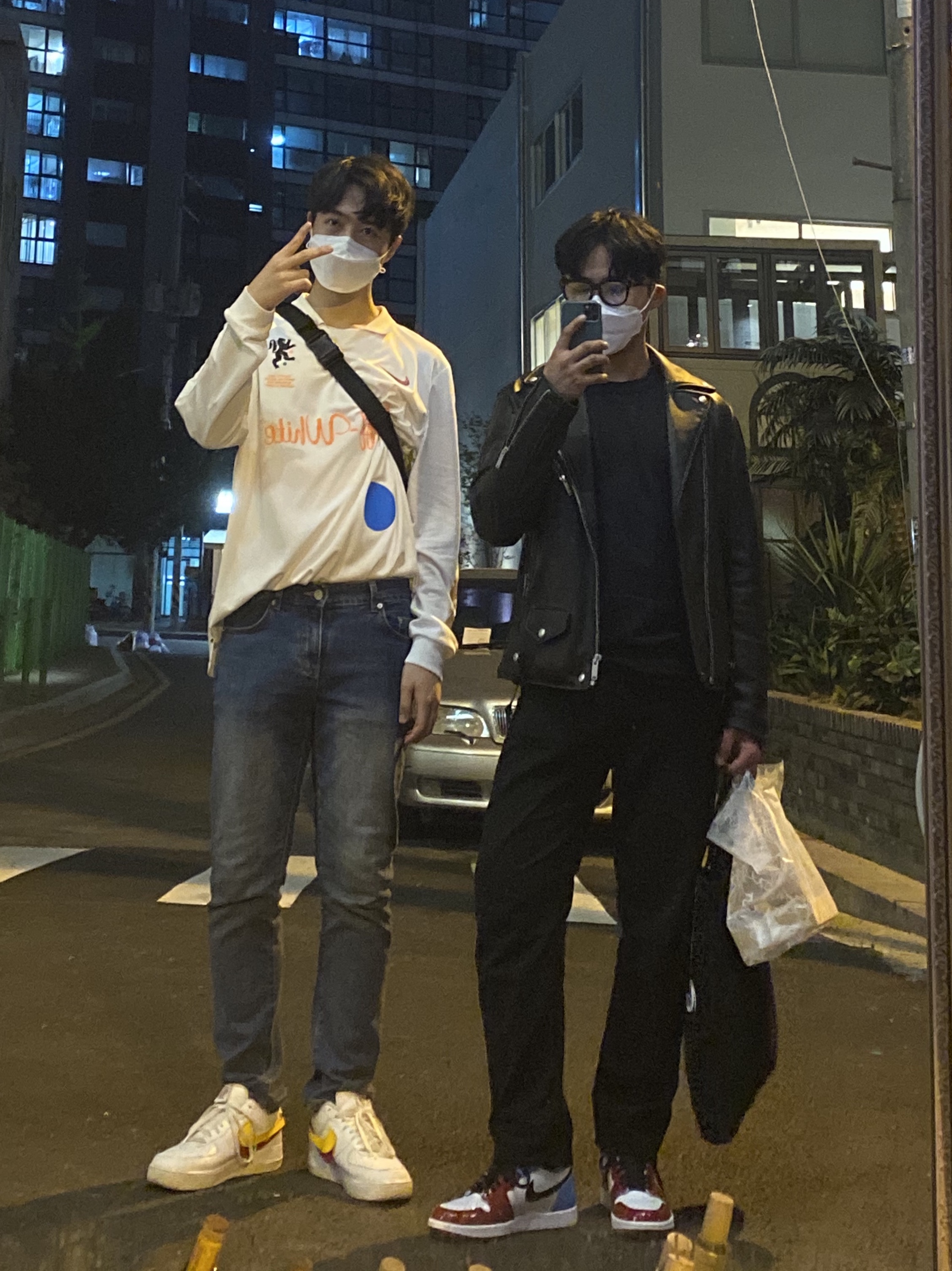 Jordan 1 Retro High Fearless UNC Chicago, Nike Air Force 1 Low Swoosh Pack All-Star 2018 White 착용 스타일