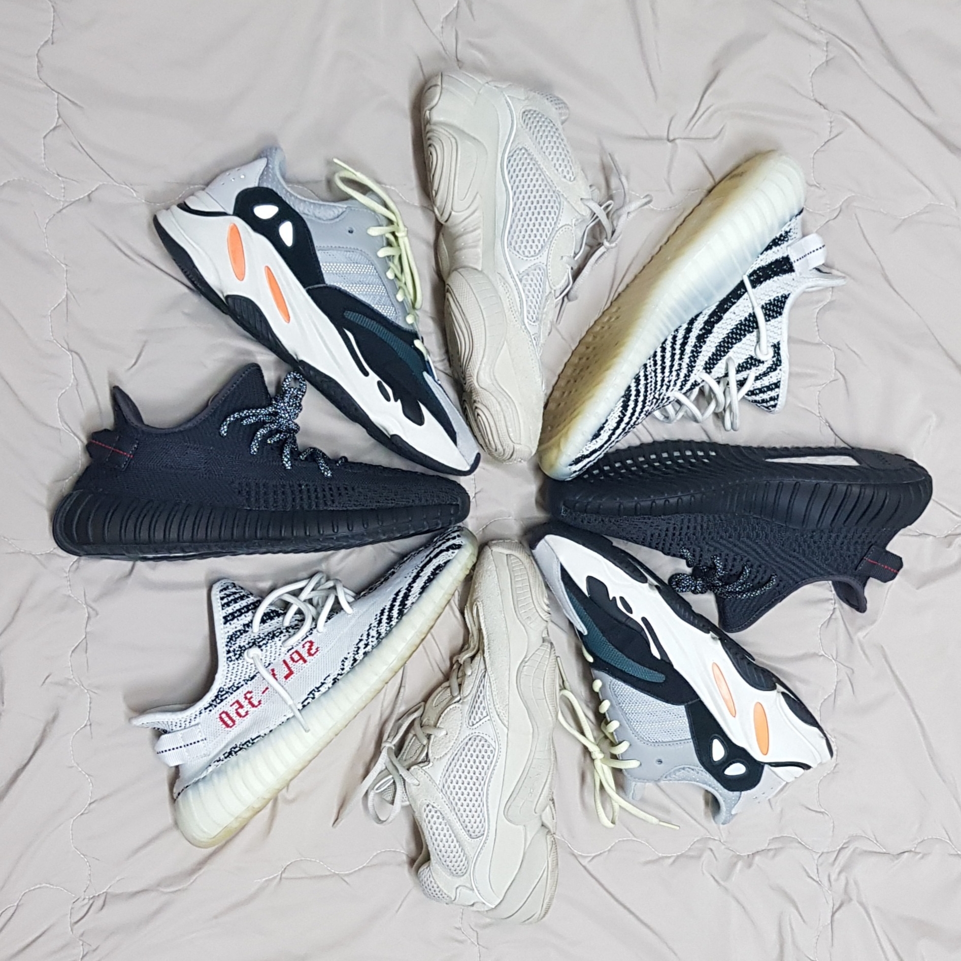 Adidas Yeezy 500 Blush 2018, Adidas Yeezy Boost 700 Wave Runner Solid Grey 2017/2019 착용 스타일
