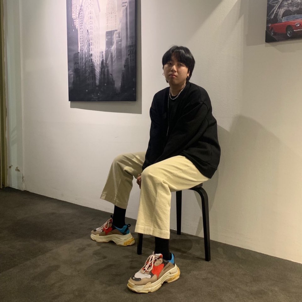 Balenciaga Triple S Grey Red Blue 2018 Reissue 착용 스타일