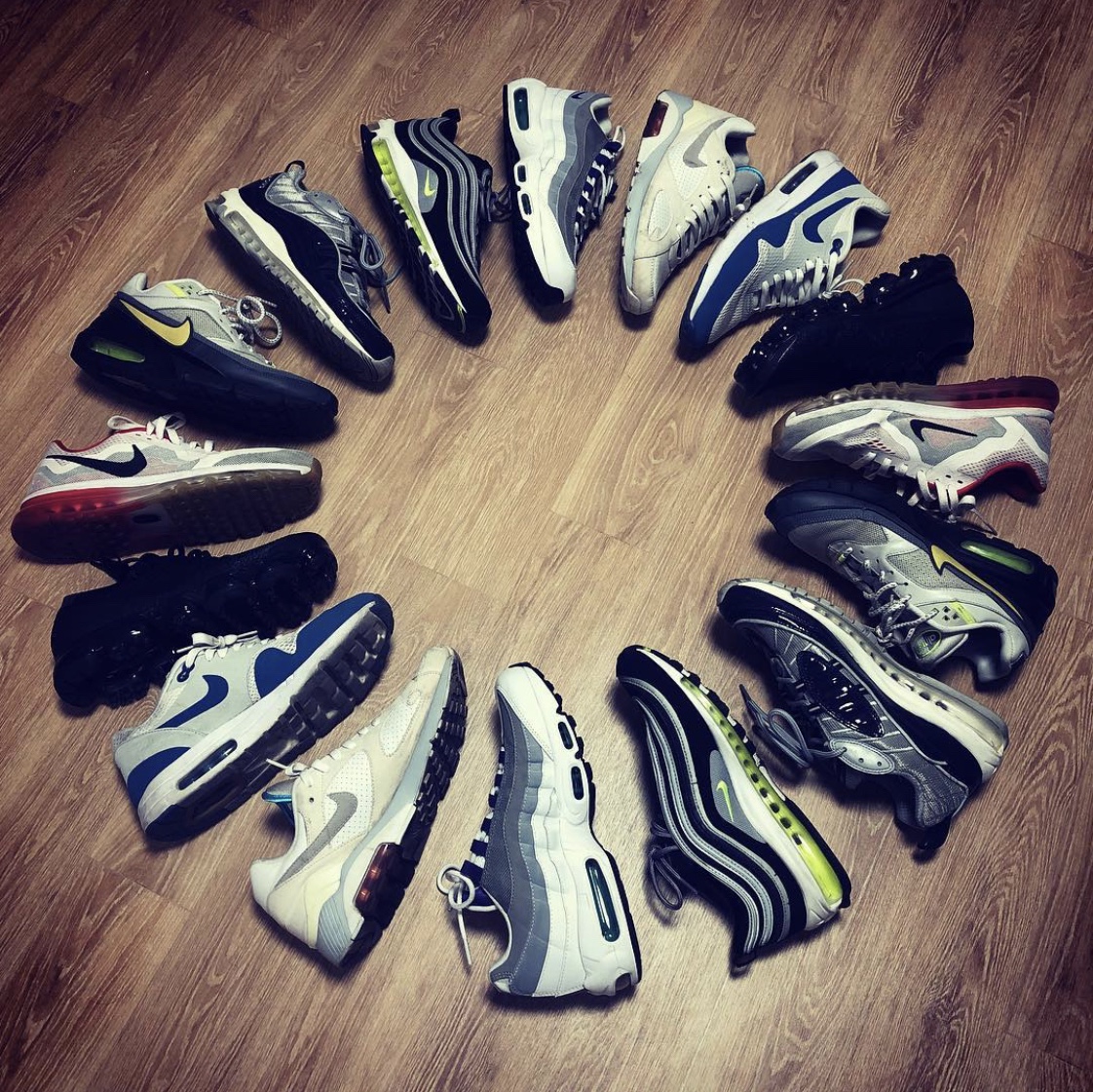 Nike Air Max 97 OG Black Volt Asia, Nike Air Max 95 Grape Snakeskin 착용 스타일