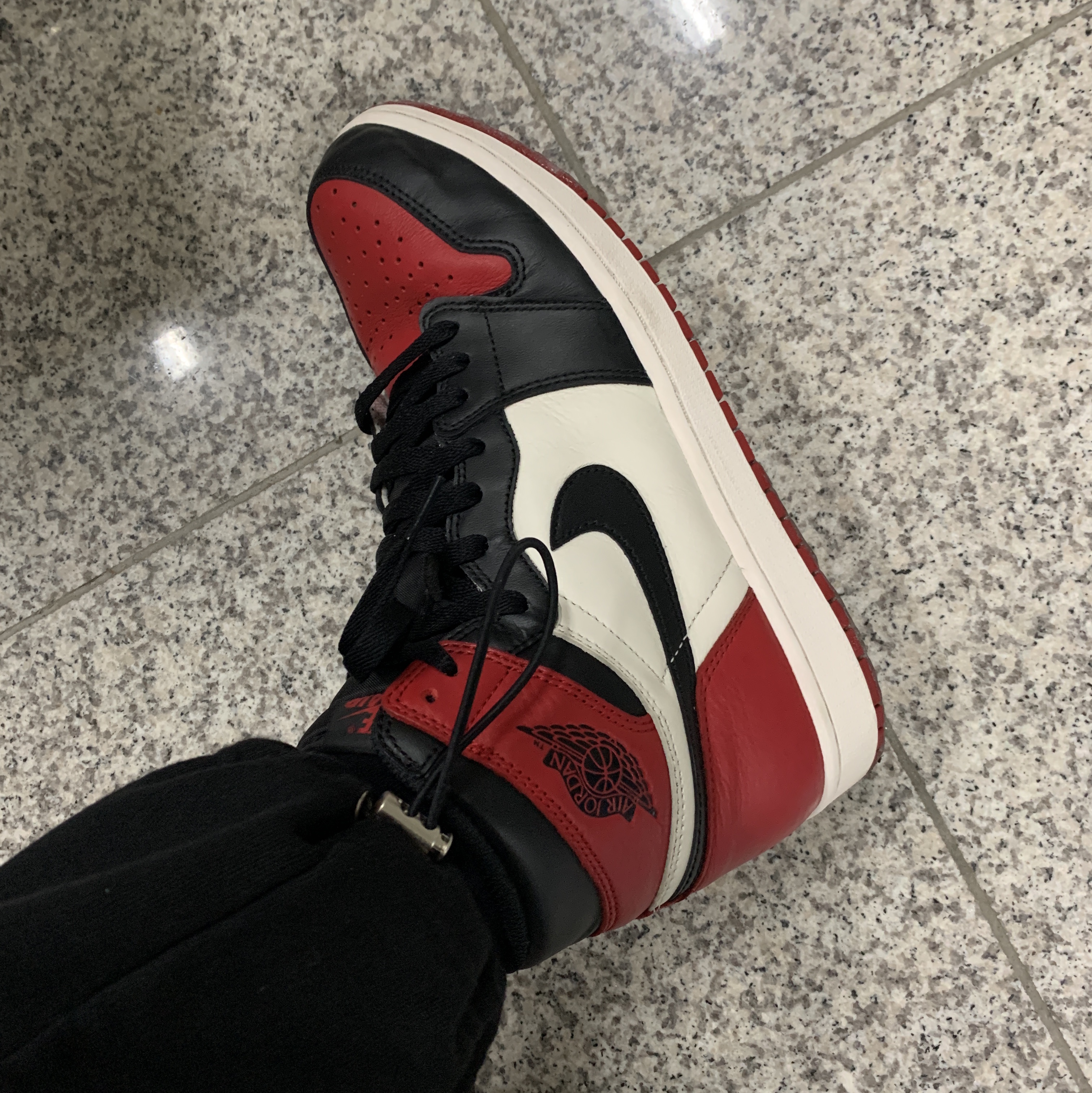 Jordan 1 Retro High OG Bred Toe 착용 스타일