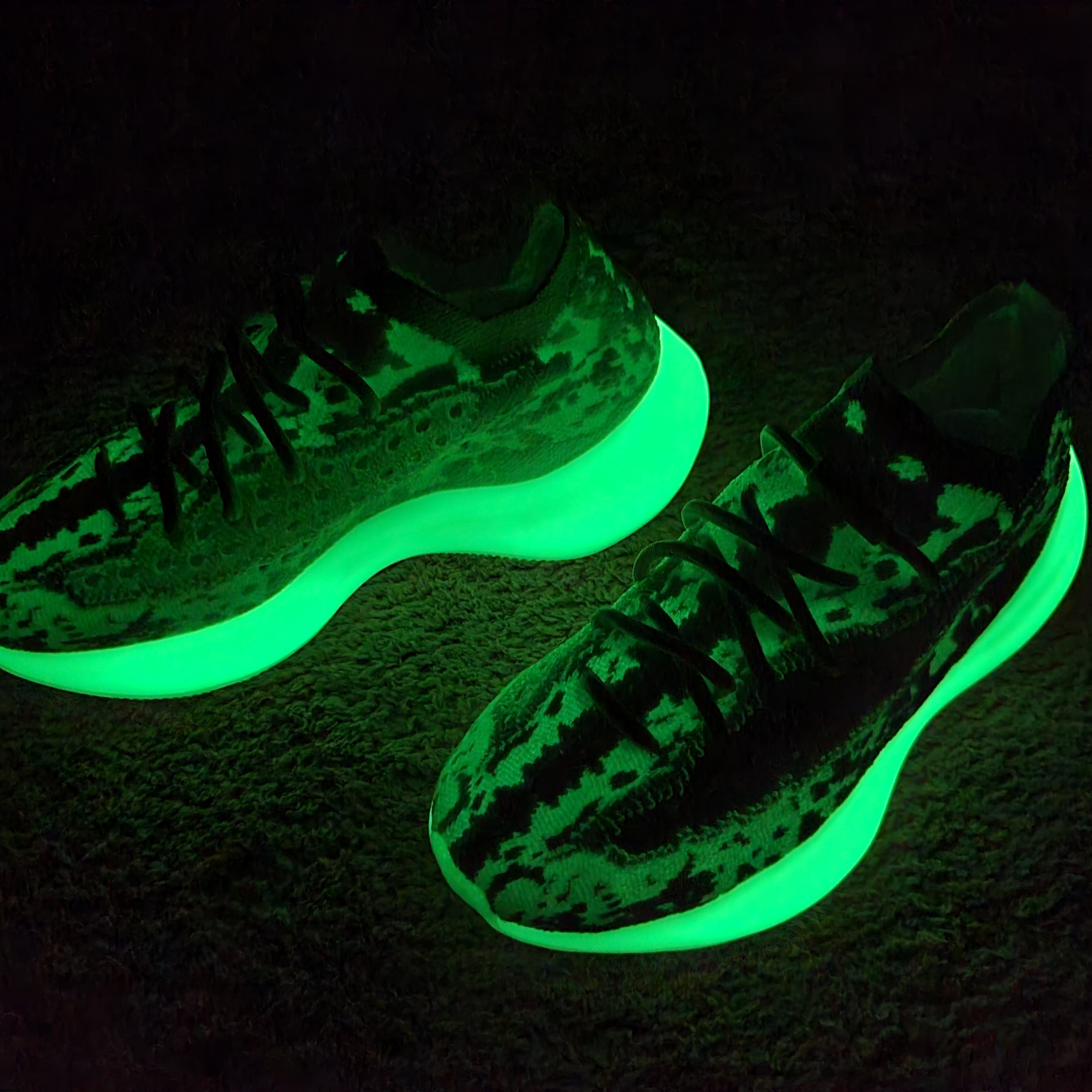 Adidas Yeezy Boost 380 Calcite Glow 착용 스타일