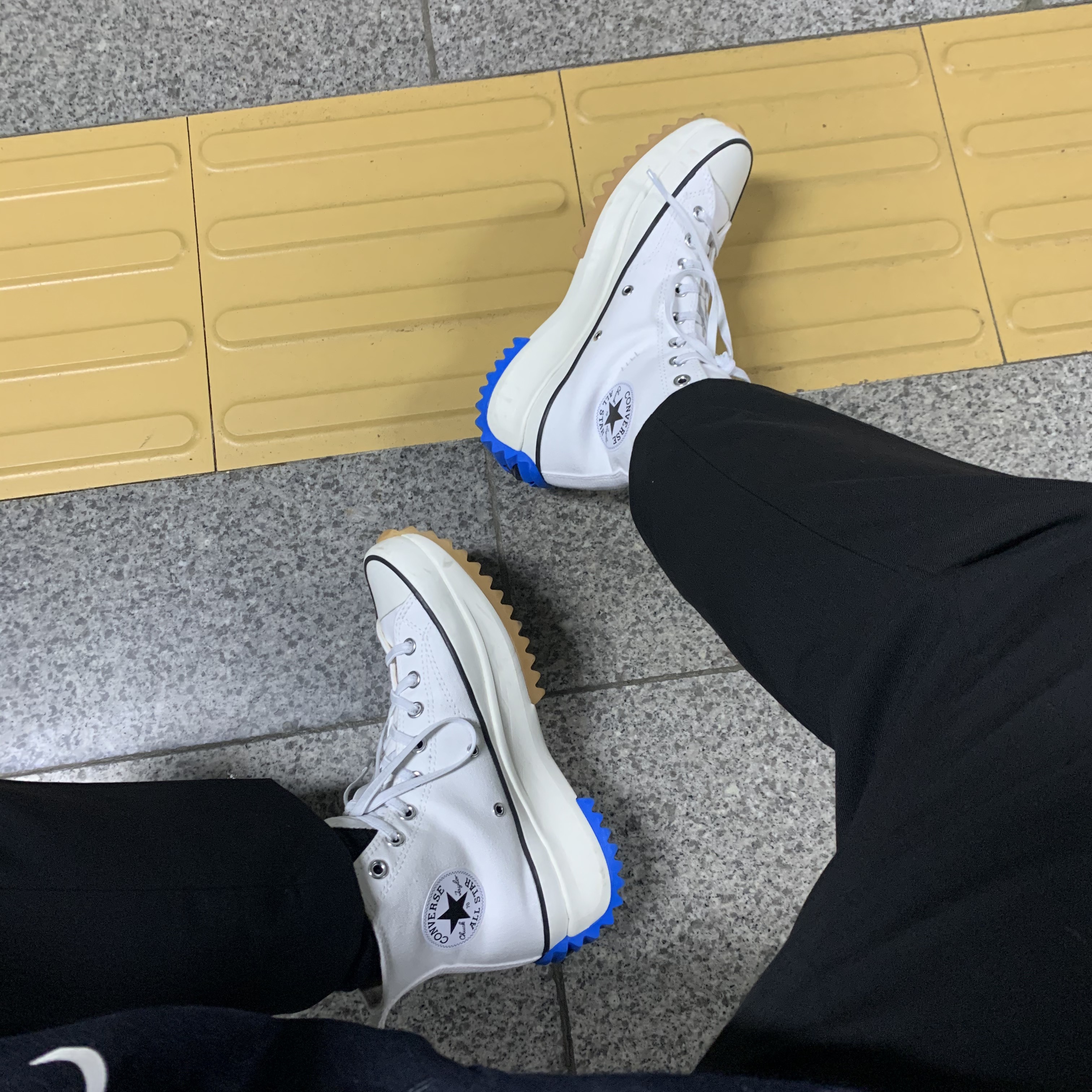 Converse x JW Anderson Run Star Hike Hi White 착용 스타일