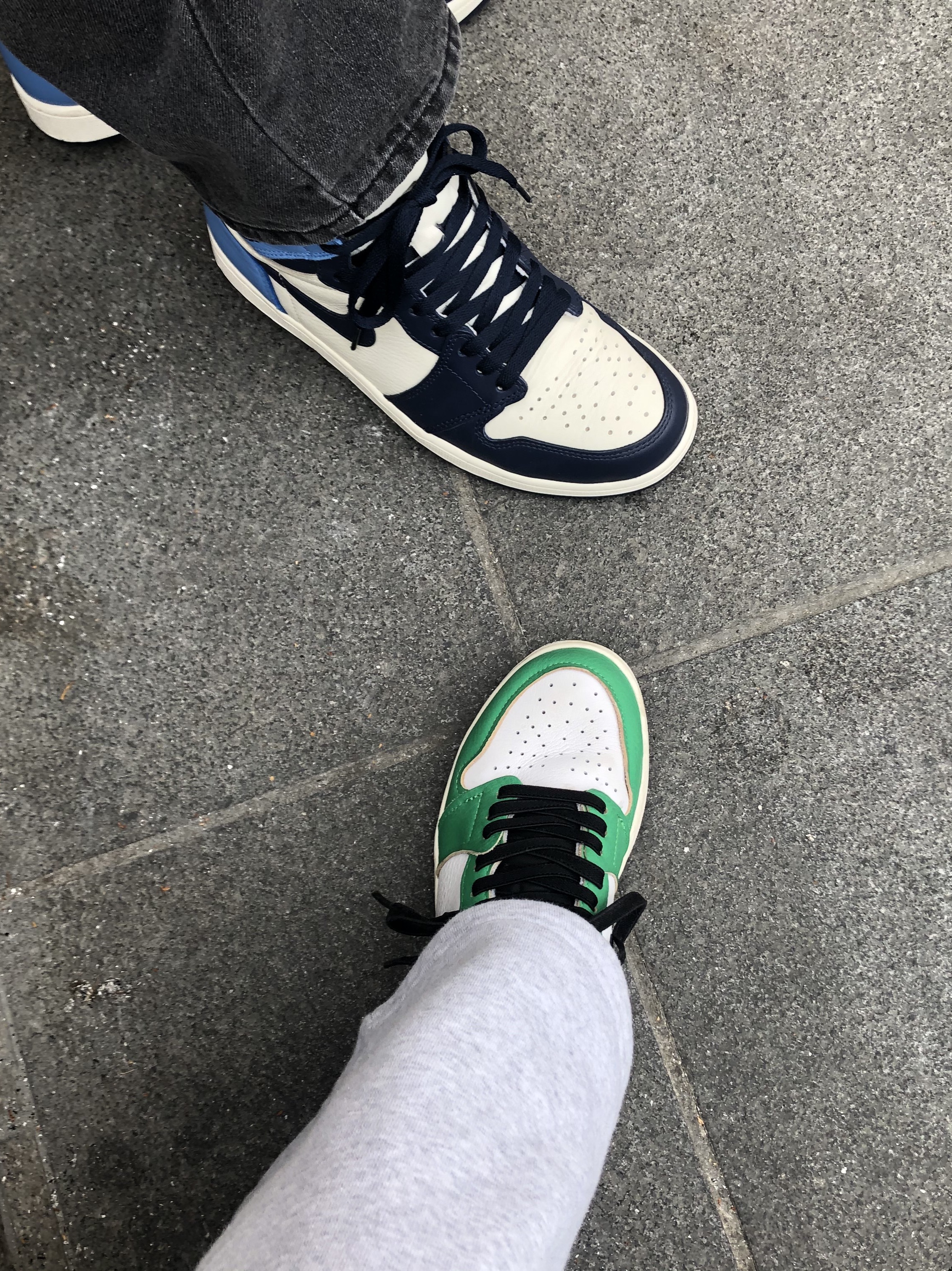 (W) Jordan 1 Retro High OG Lucky Green, Jordan 1 Retro High Obsidian UNC 착용 스타일 - 2