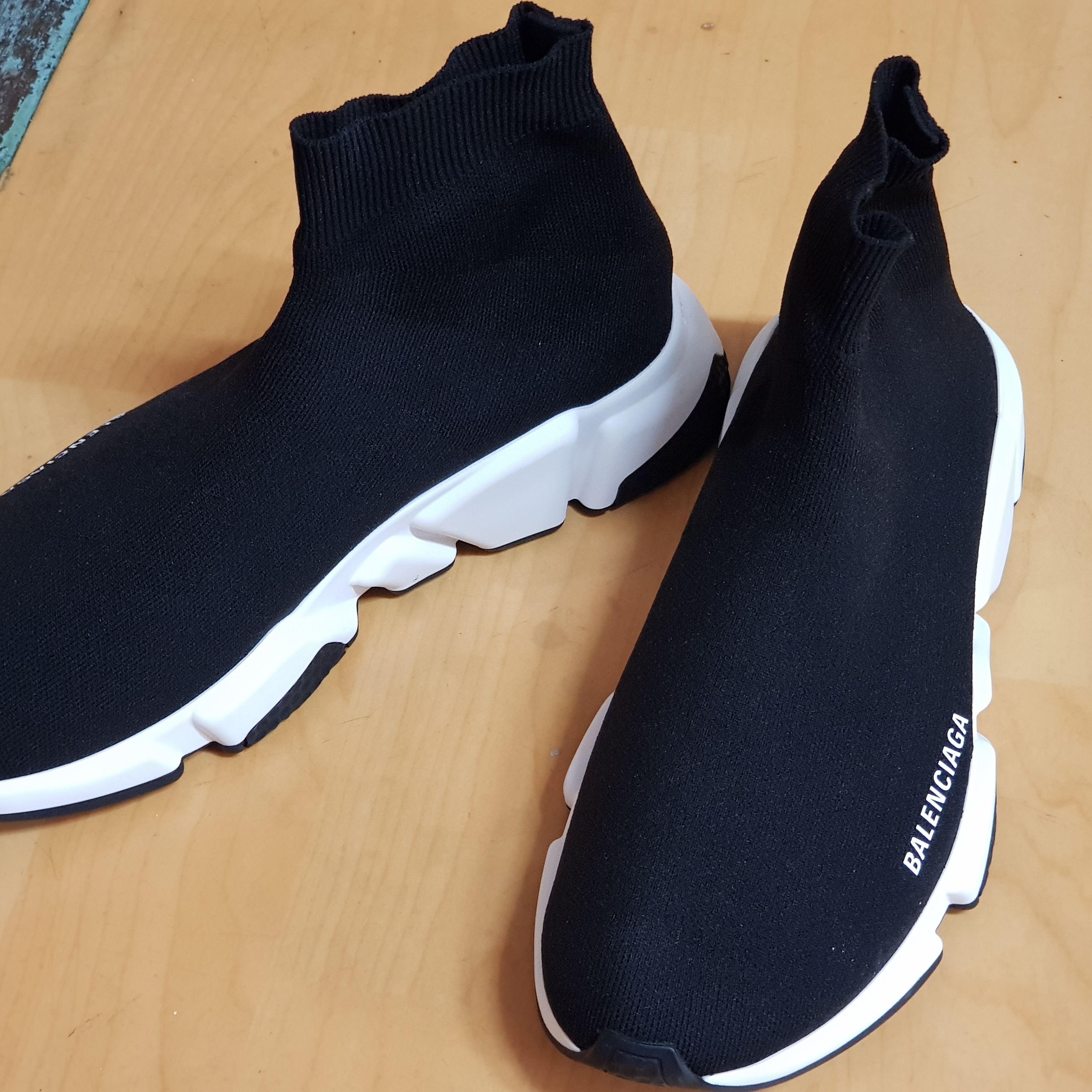 Balenciaga Track Sneakers Orange Grey, Balenciaga Speed Trainer Black White 2020 착용 스타일 - 2