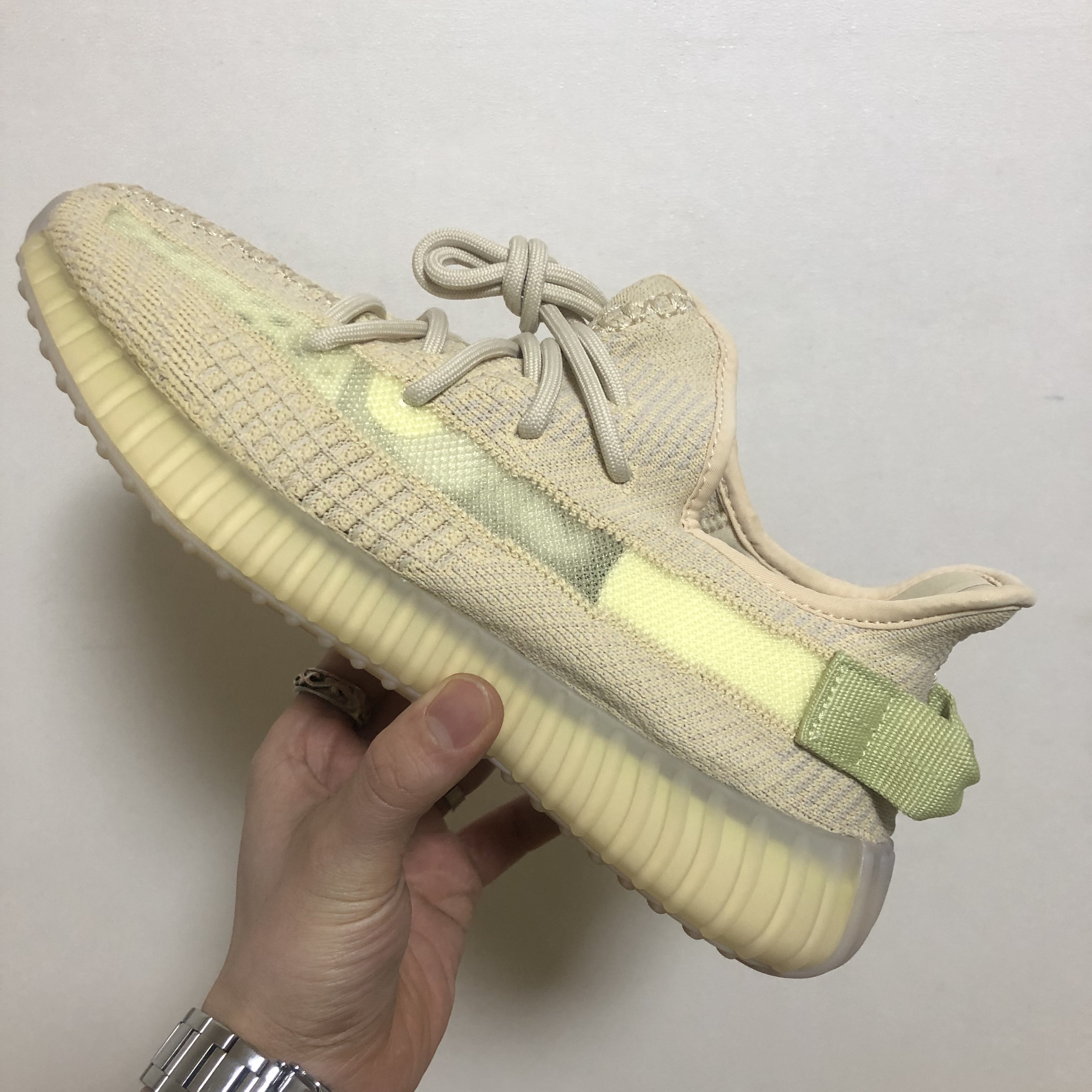 Adidas Yeezy Boost 350 V2 Flax 2020 착용 스타일 - 1