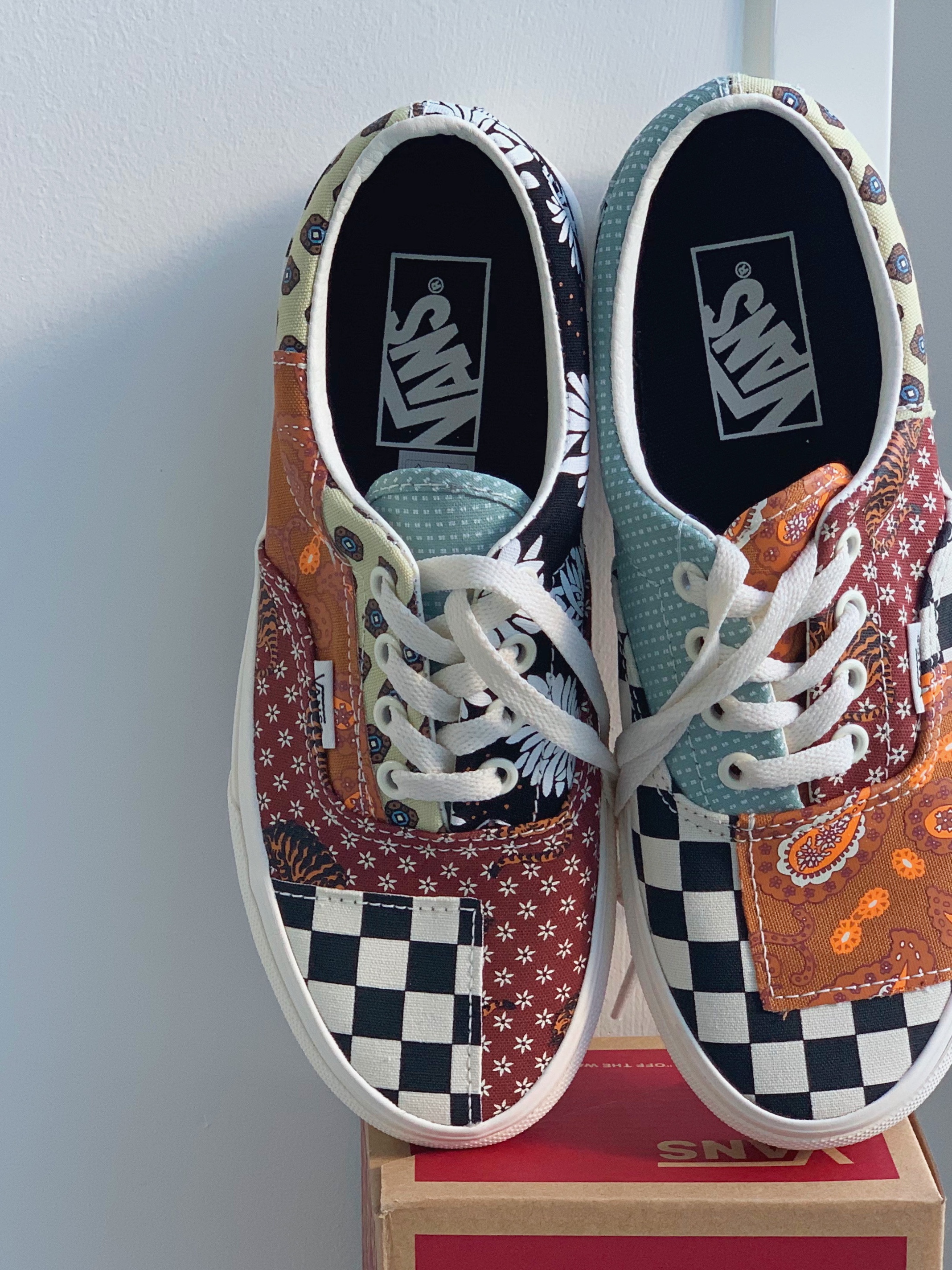 Nike x Kasina Dunk Low 80's Bus, Vans Era Tiger Patchwork 착용 스타일 - 2