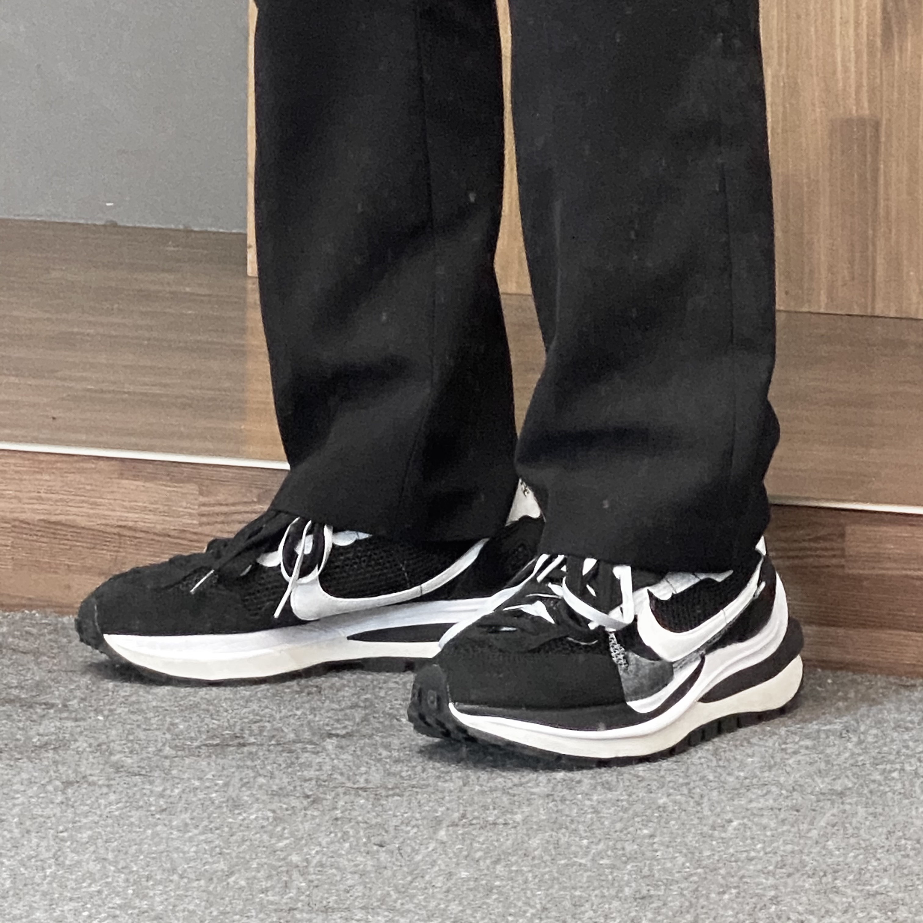 Nike x Sacai VaporWaffle Black White 착용 스타일