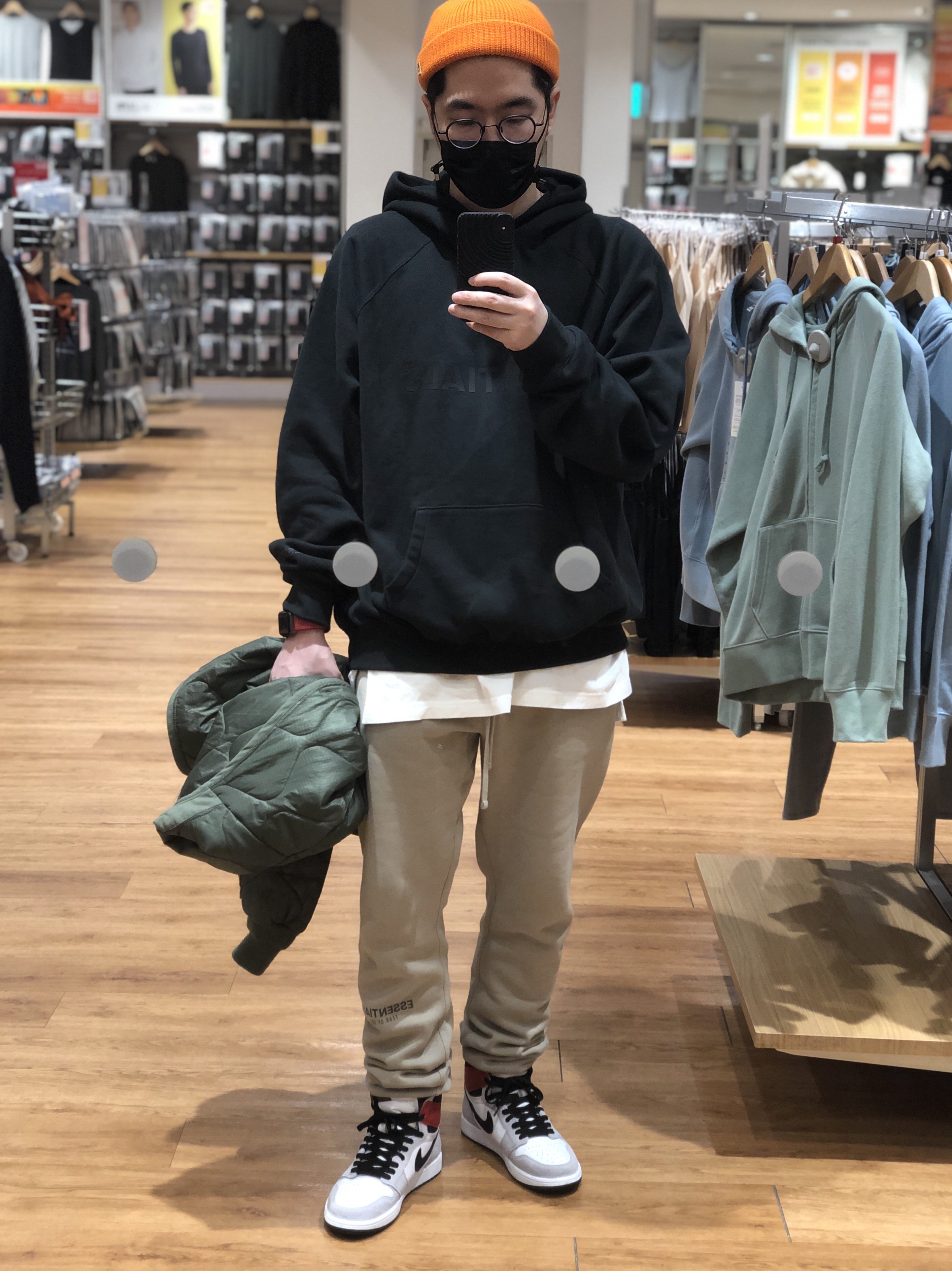 Jordan 1 Retro High OG Light Smoke Grey, Essentials Sweatpants Tan - 20FW 착용 스타일