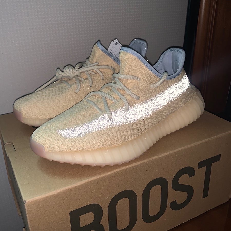Adidas Yeezy Boost 350 V2 Linen 착용 스타일