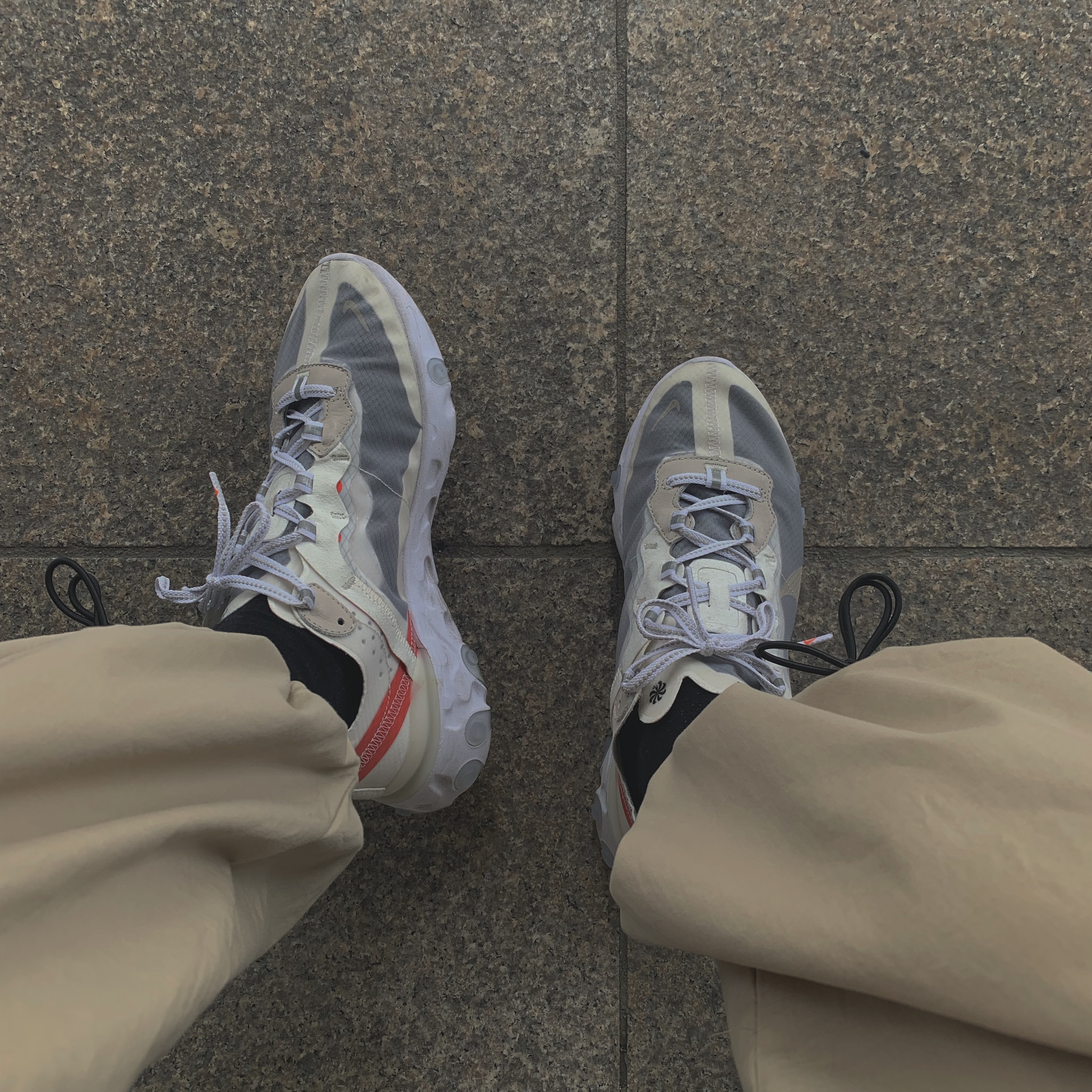 Nike React Element 87 Sail Light Bone 착용 스타일
