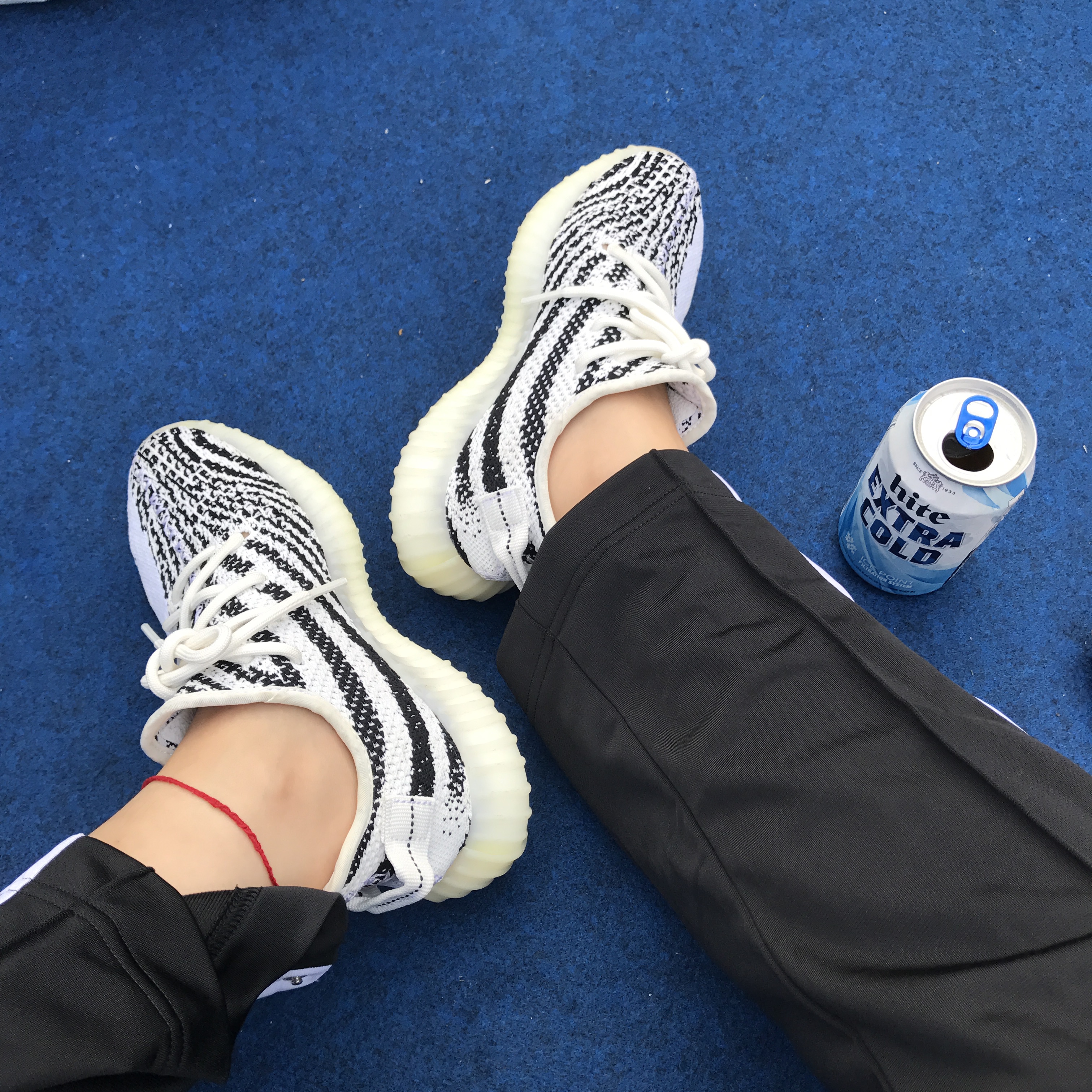 Adidas Yeezy Boost 350 V2 Zebra 2017/2019/2020 착용 스타일