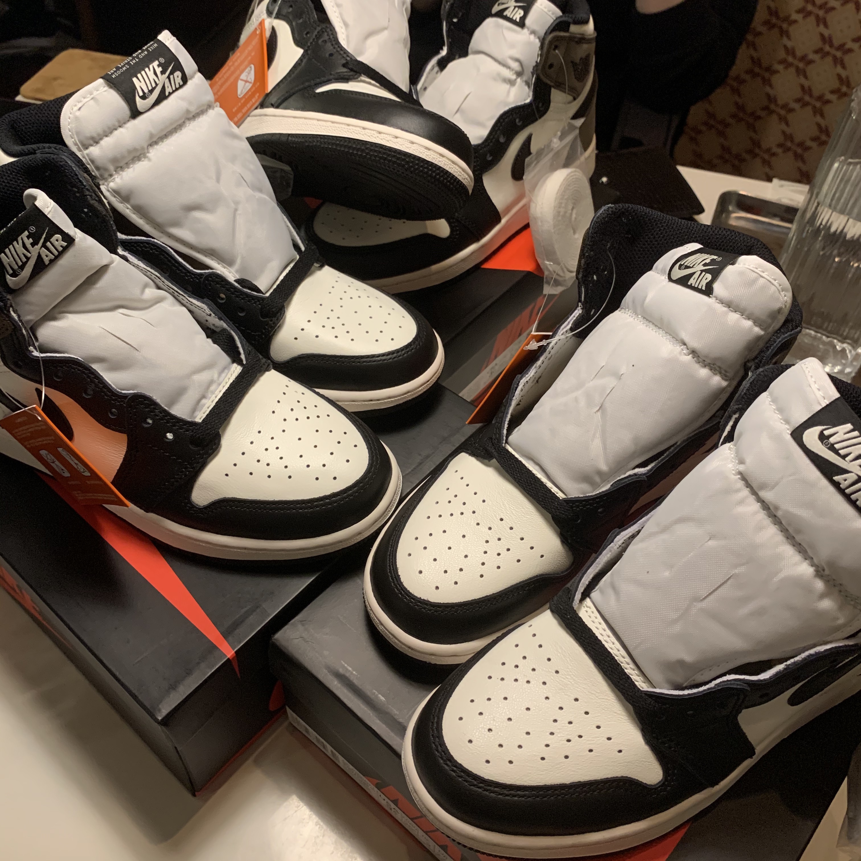 (GS) Jordan 1 Retro High OG Black Mocha, Jordan 1 Retro High OG Black Mocha 착용 스타일 - 1