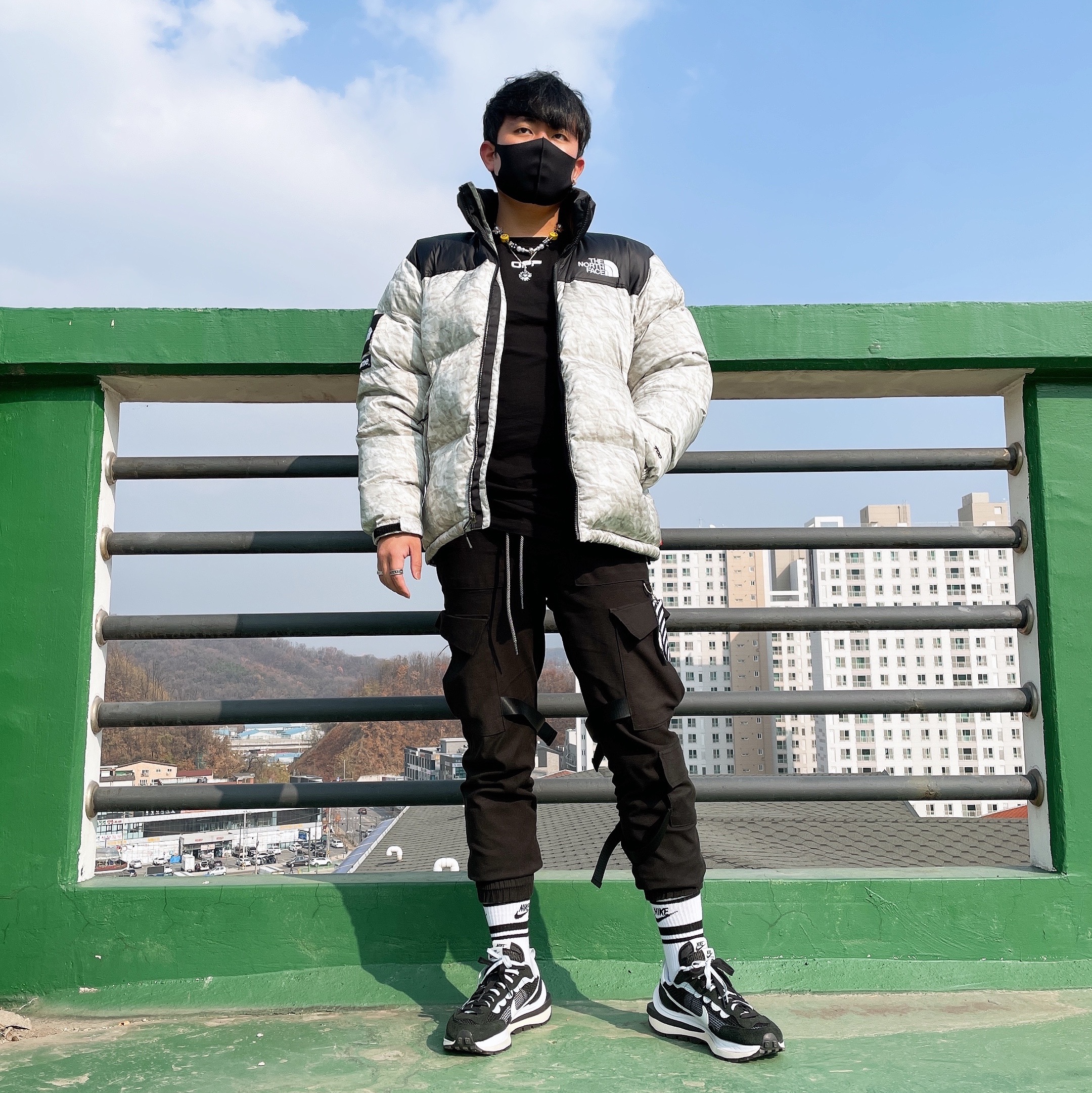 Nike x Sacai VaporWaffle Black White 착용 스타일 - 2
