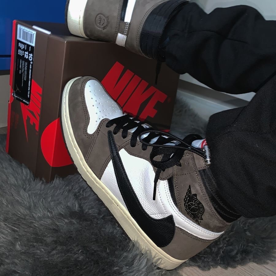 Jordan 1 x Travis Scott Retro High OG SP Mocha 착용 스타일