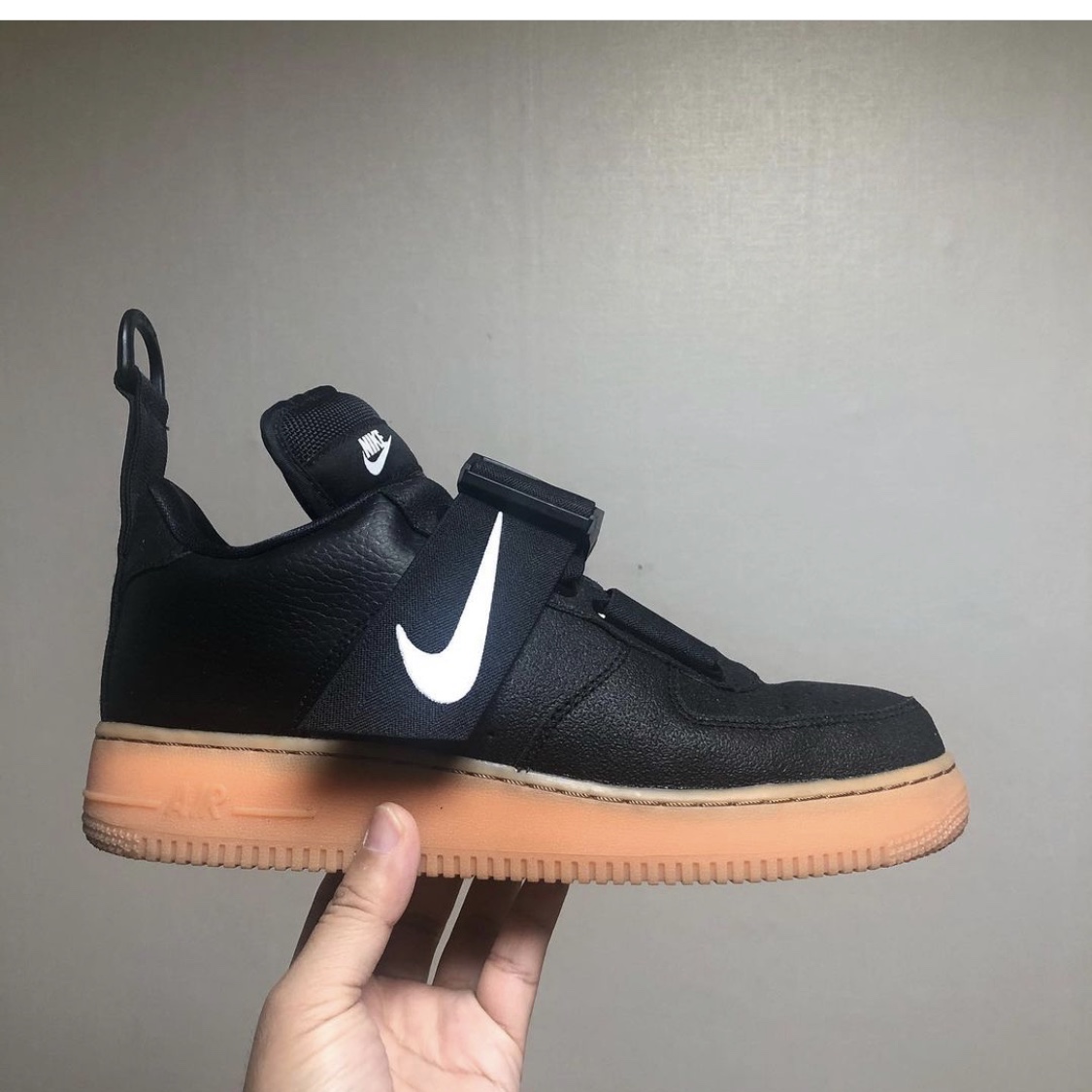 Nike Air Force 1 Utility Black Gum 착용 스타일