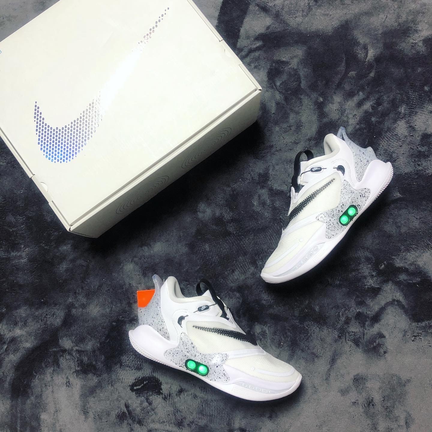Nike Adapt BB 2.0 Cookies & Cream (KR Charger) 착용 스타일