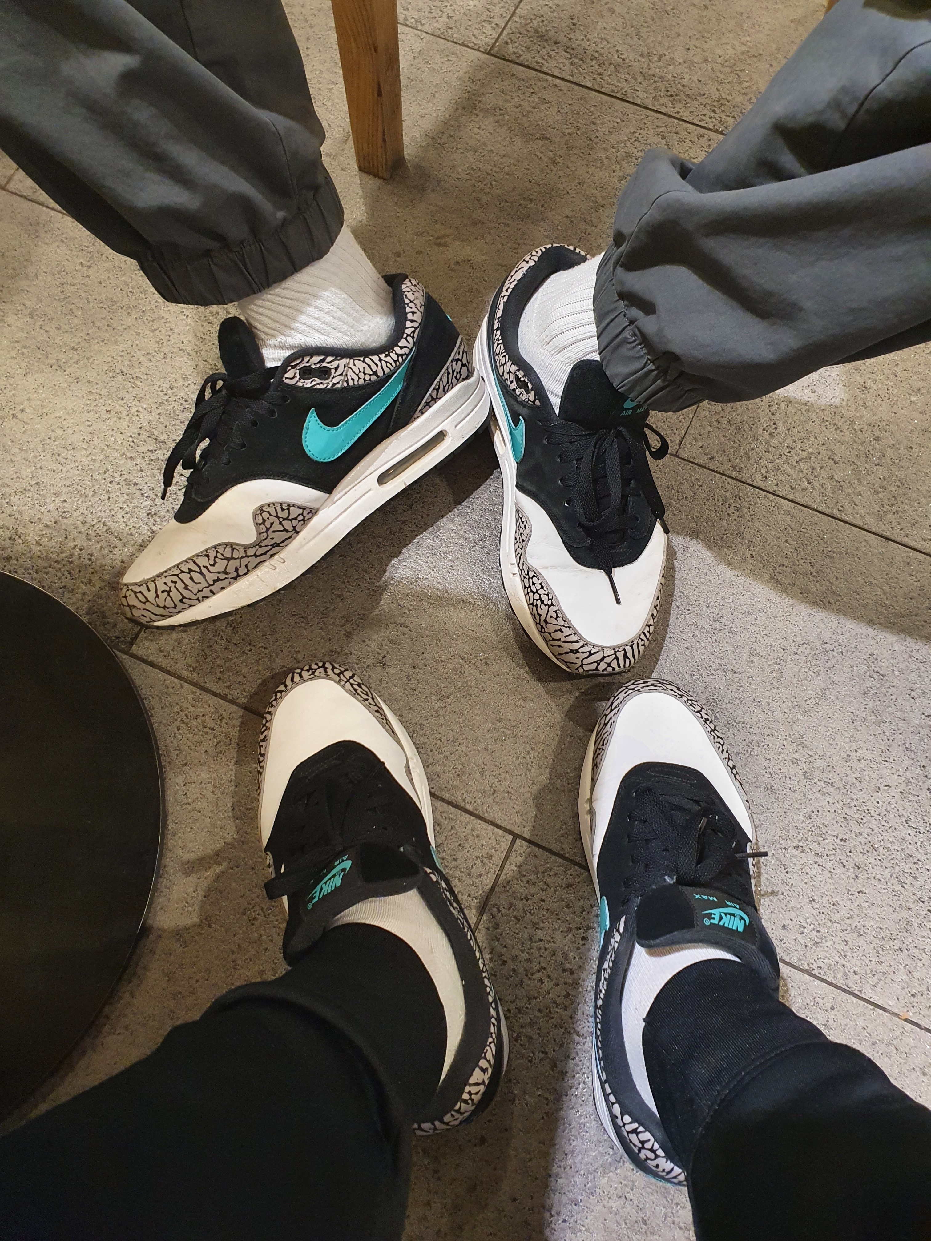 NIke x Atmos Air Max 1 Elephant 2017 착용 스타일