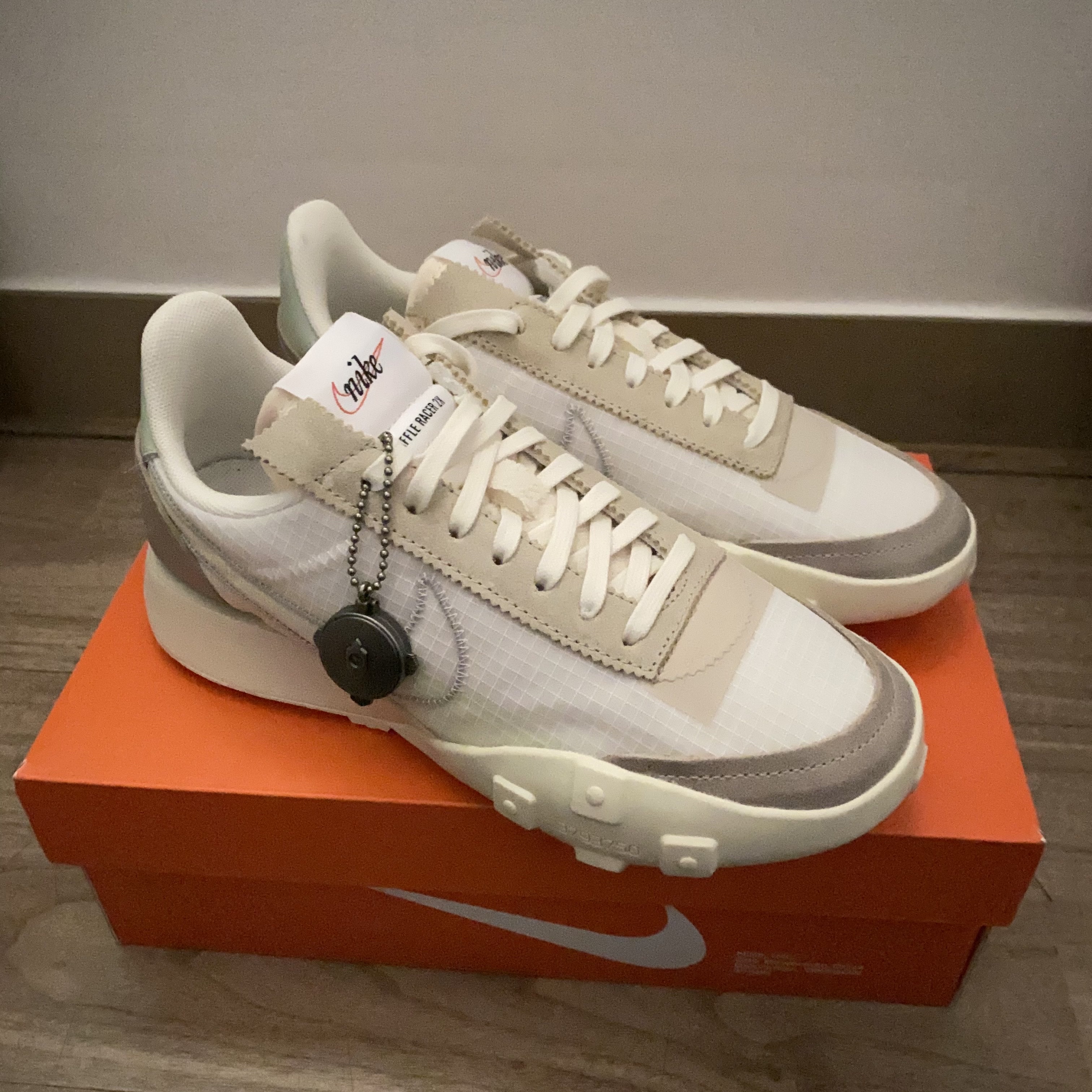 (W) Nike Waffle Racer LX Pale Ivory 착용 스타일 - 1