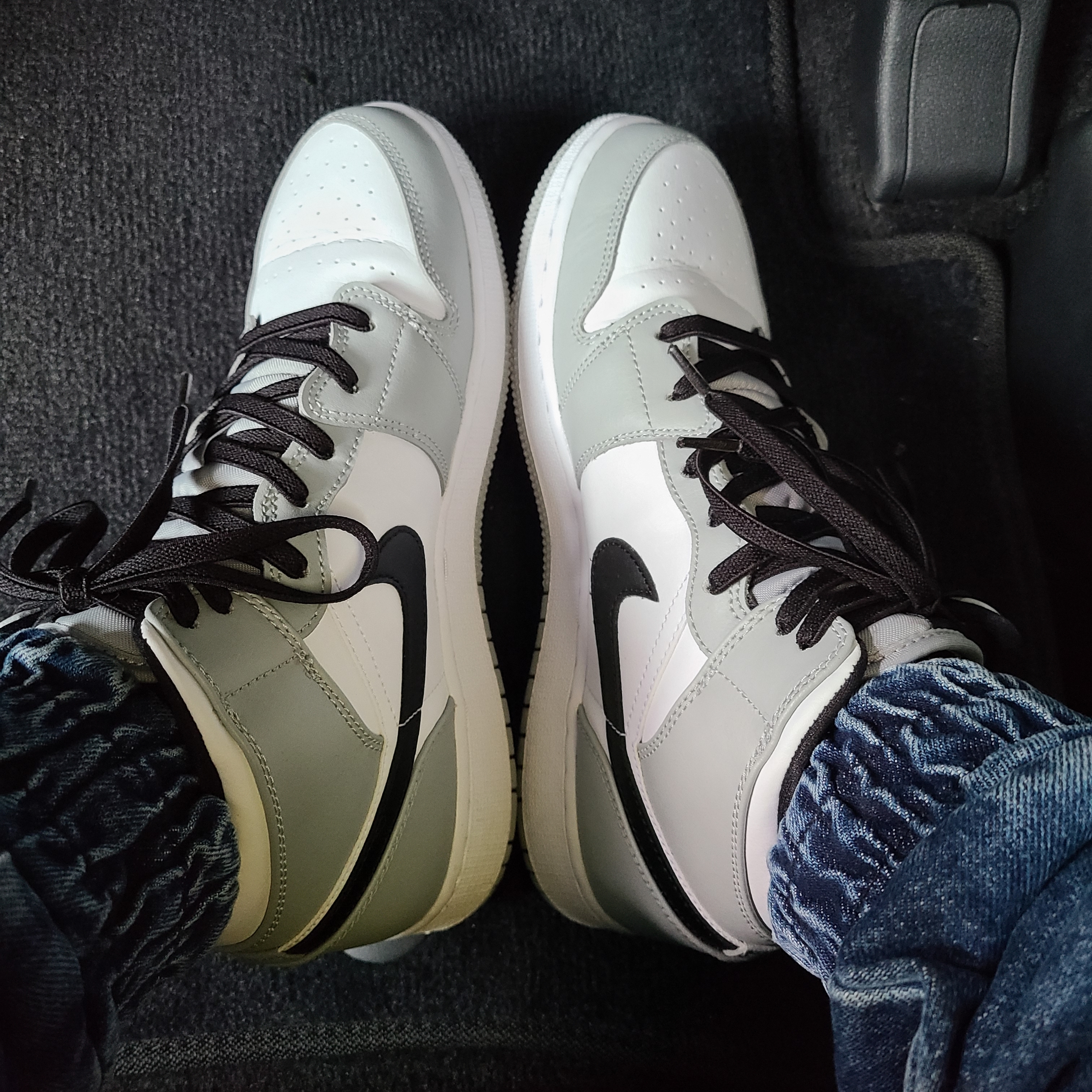 (GS) Jordan 1 Mid Light Smoke Grey 착용 스타일 - 2