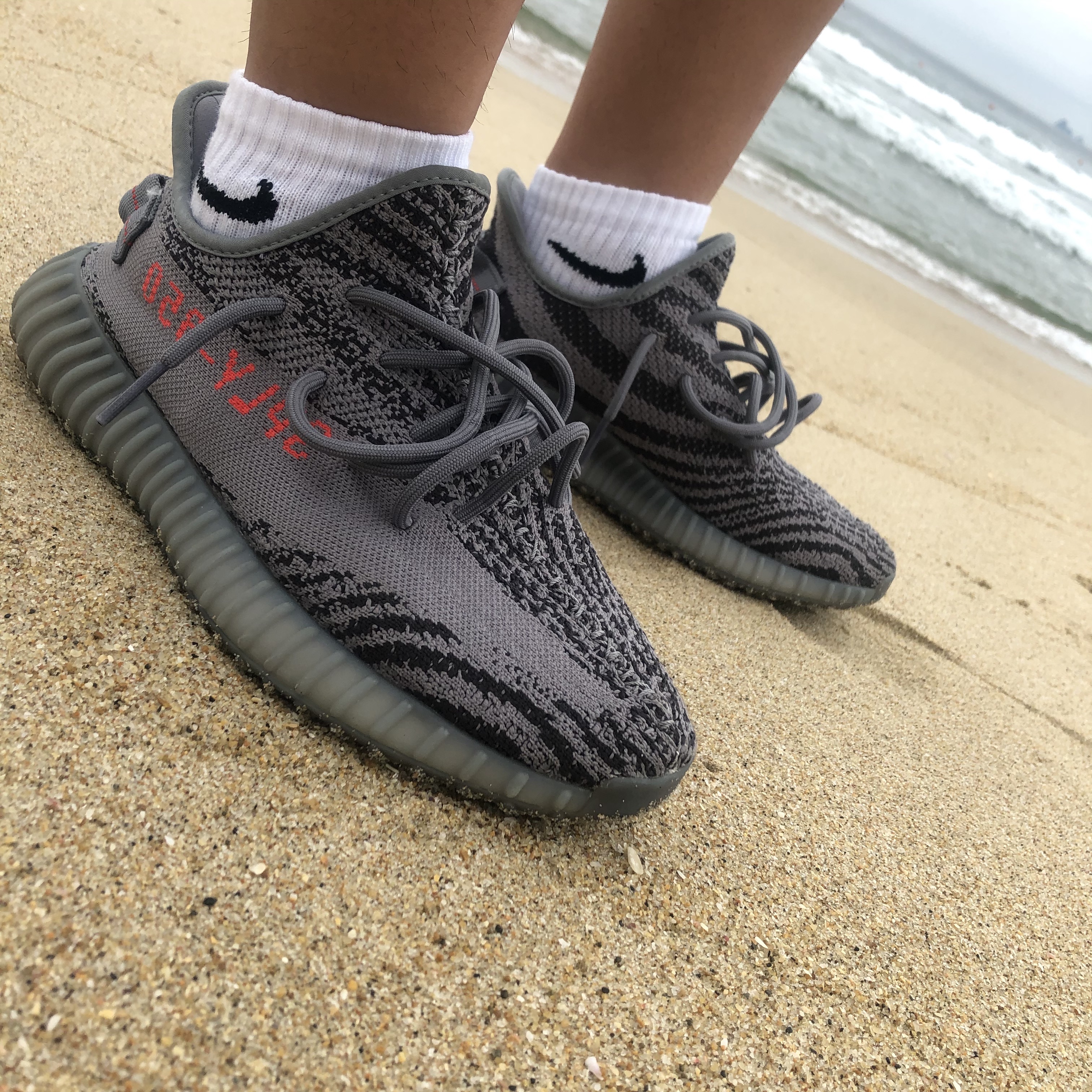 Adidas Yeezy Boost 350 V2 Beluga 2.0 착용 스타일