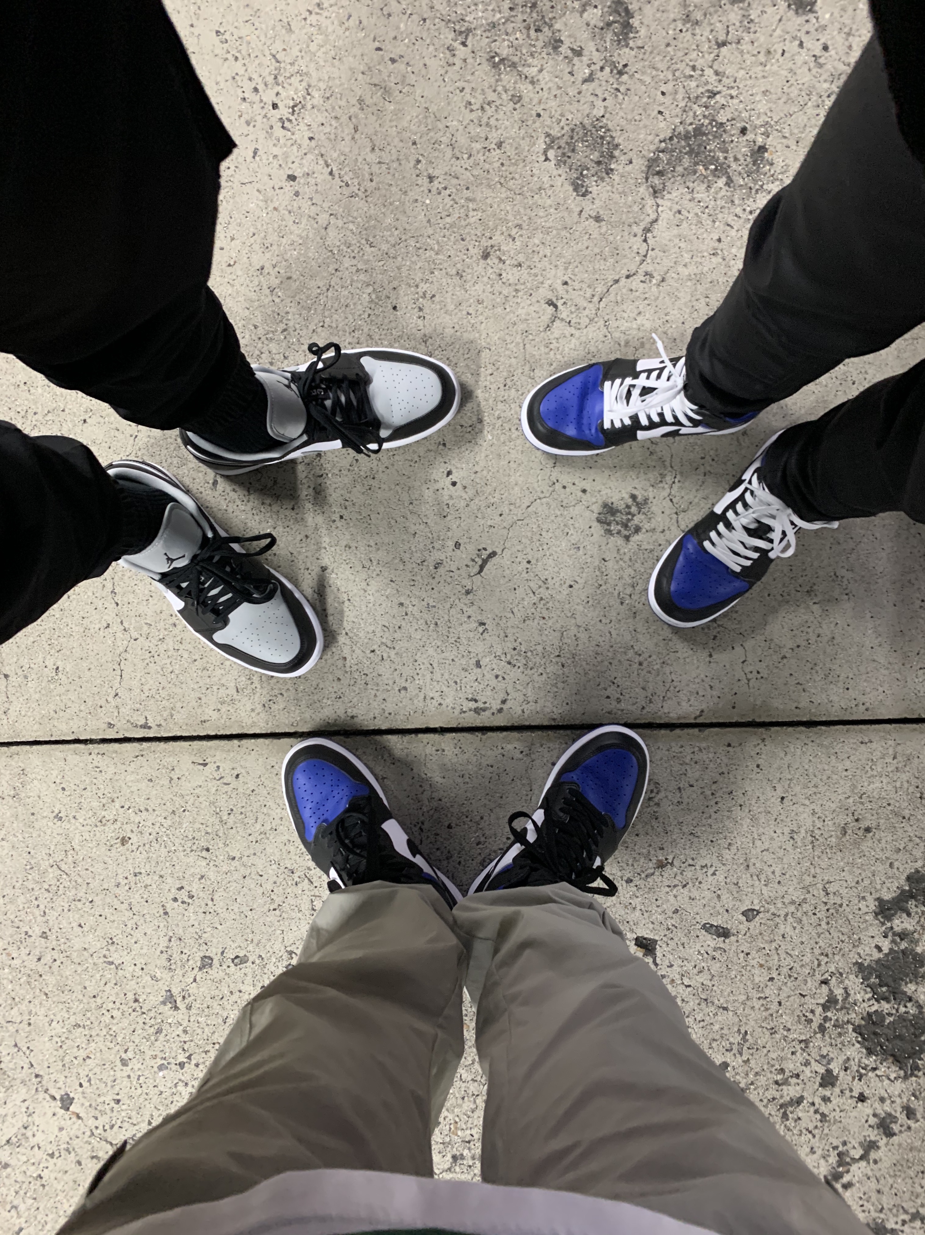 Jordan 1 Low Black Light Smoke Grey, Jordan 1 Retro High OG Royal Toe 착용 스타일