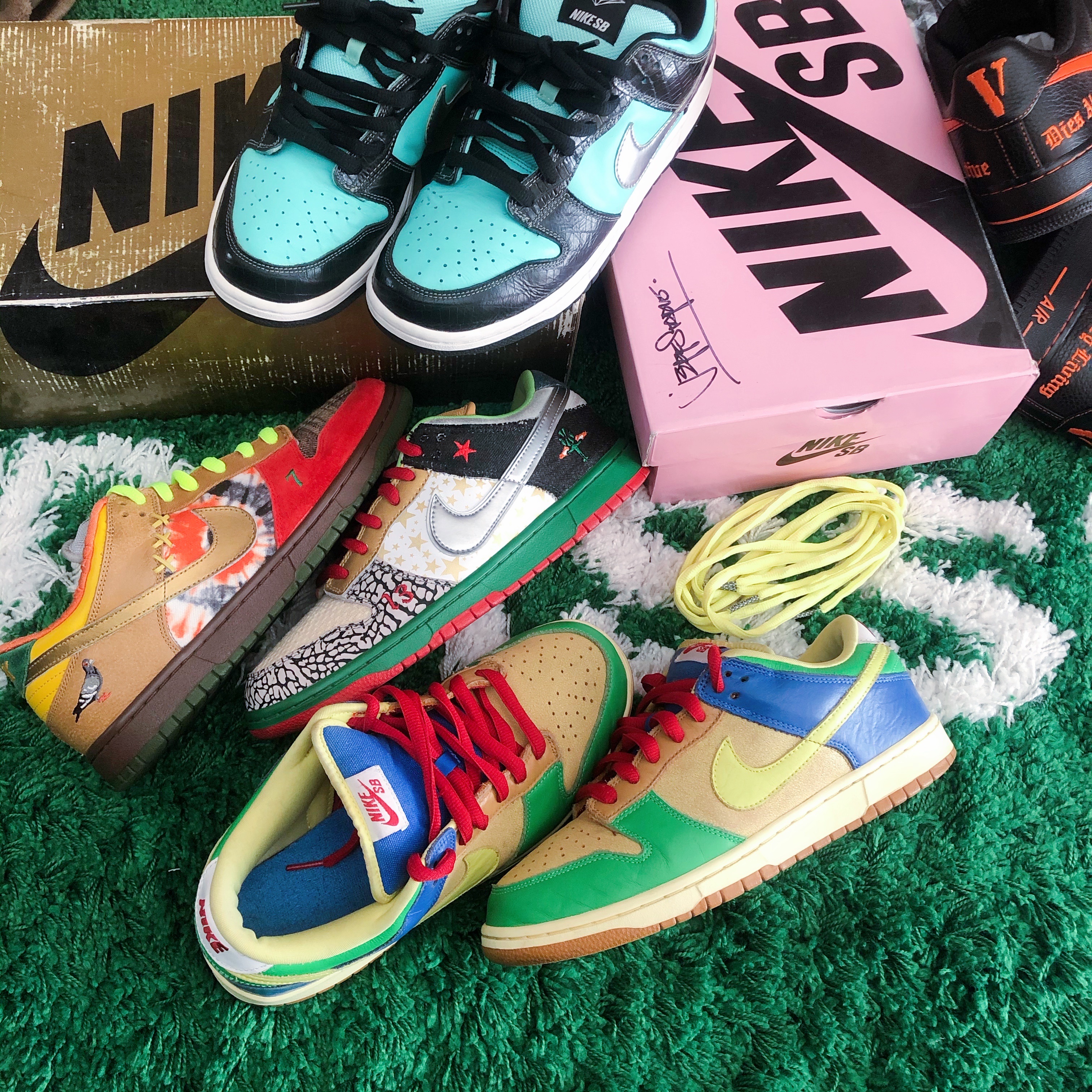 Nike Dunk SB Low What the Dunk, Nike x VLONE Air Force 1 Low 2017 착용 스타일