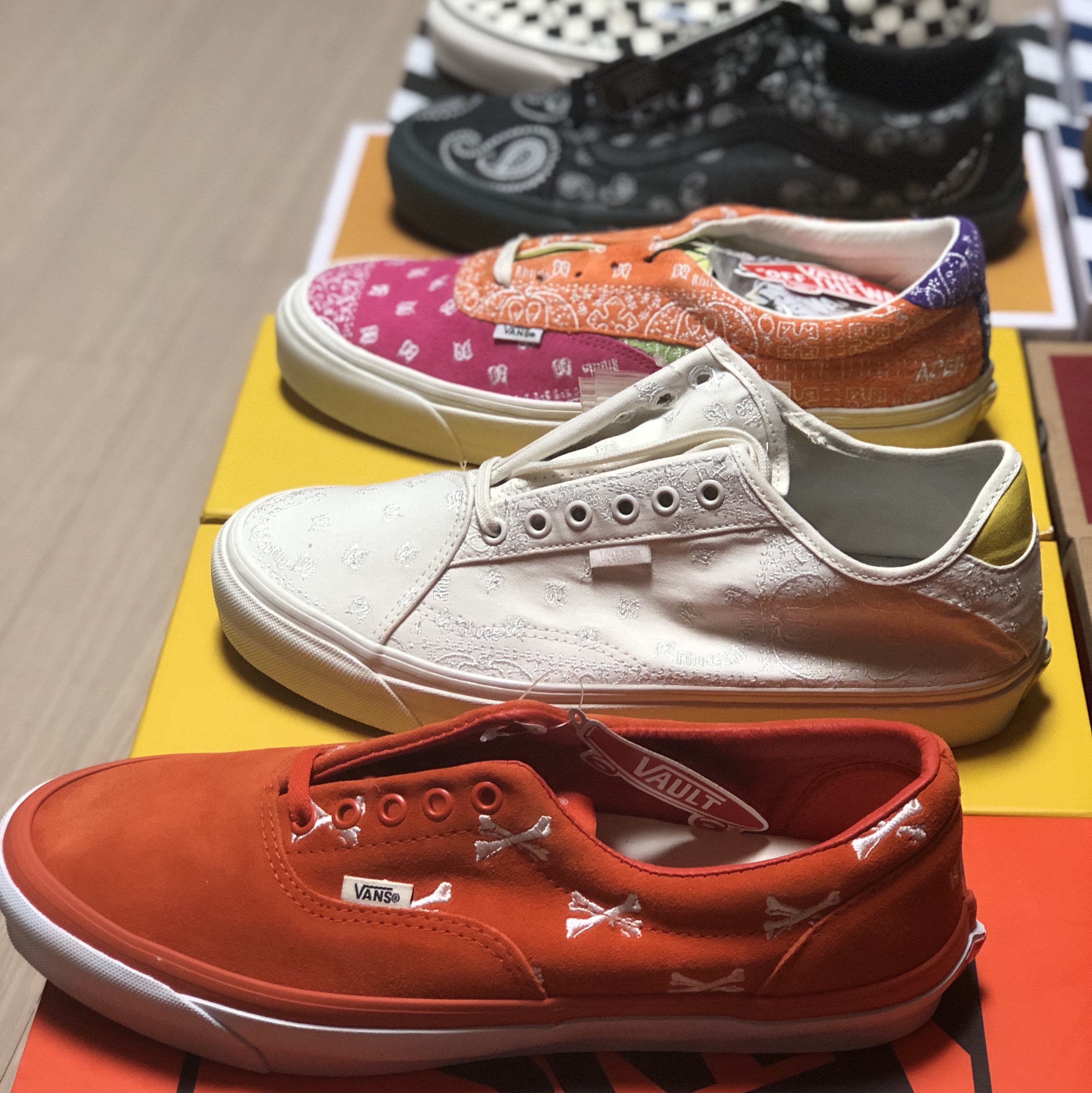 Vans x Rhude Acer NI SP Bandana Neon, Vans x Rhude Diamo NI Bandana Marshmallow 착용 스타일