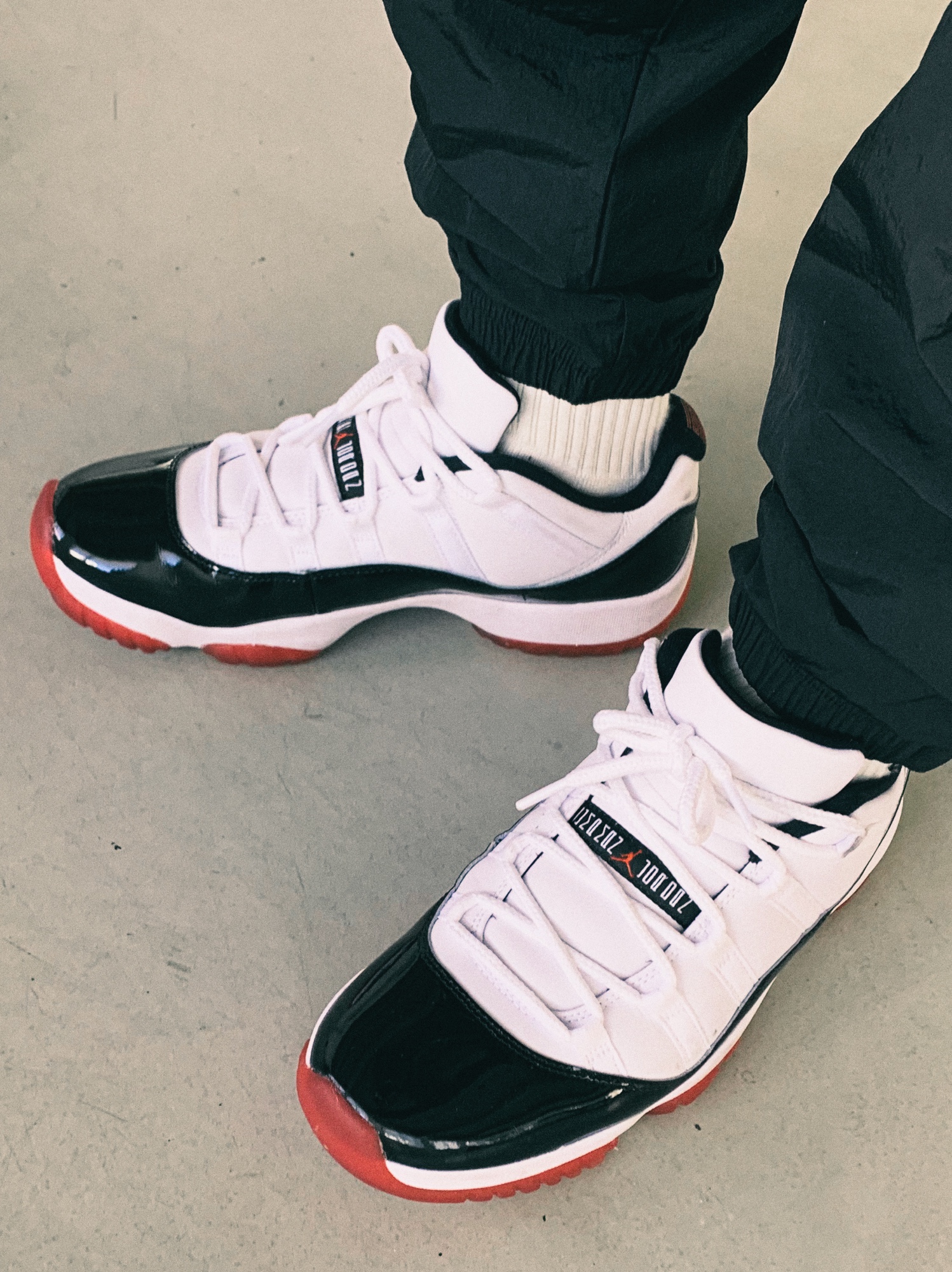 Jordan 11 Retro Low Concord Bred, Supreme x Nike Jewel Reversible Ripstop Anorak Black - 20FW 착용 스타일 - 4