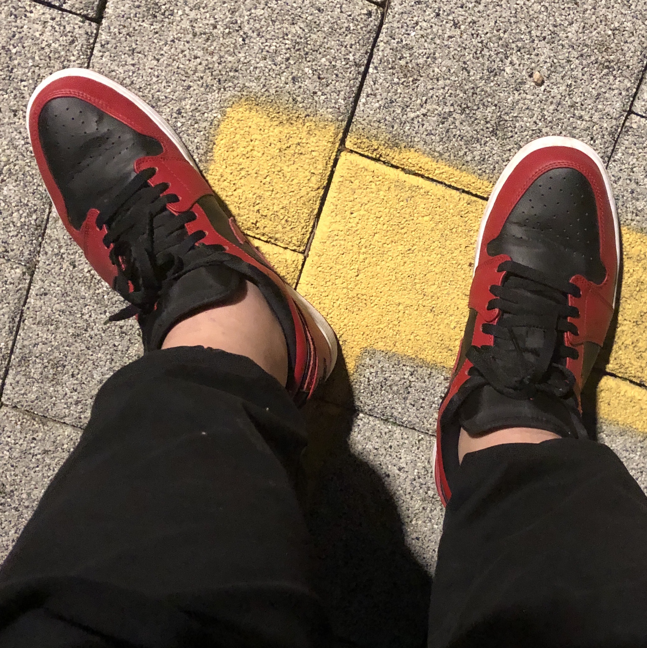 Jordan 1 Low Varsity Red 착용 스타일
