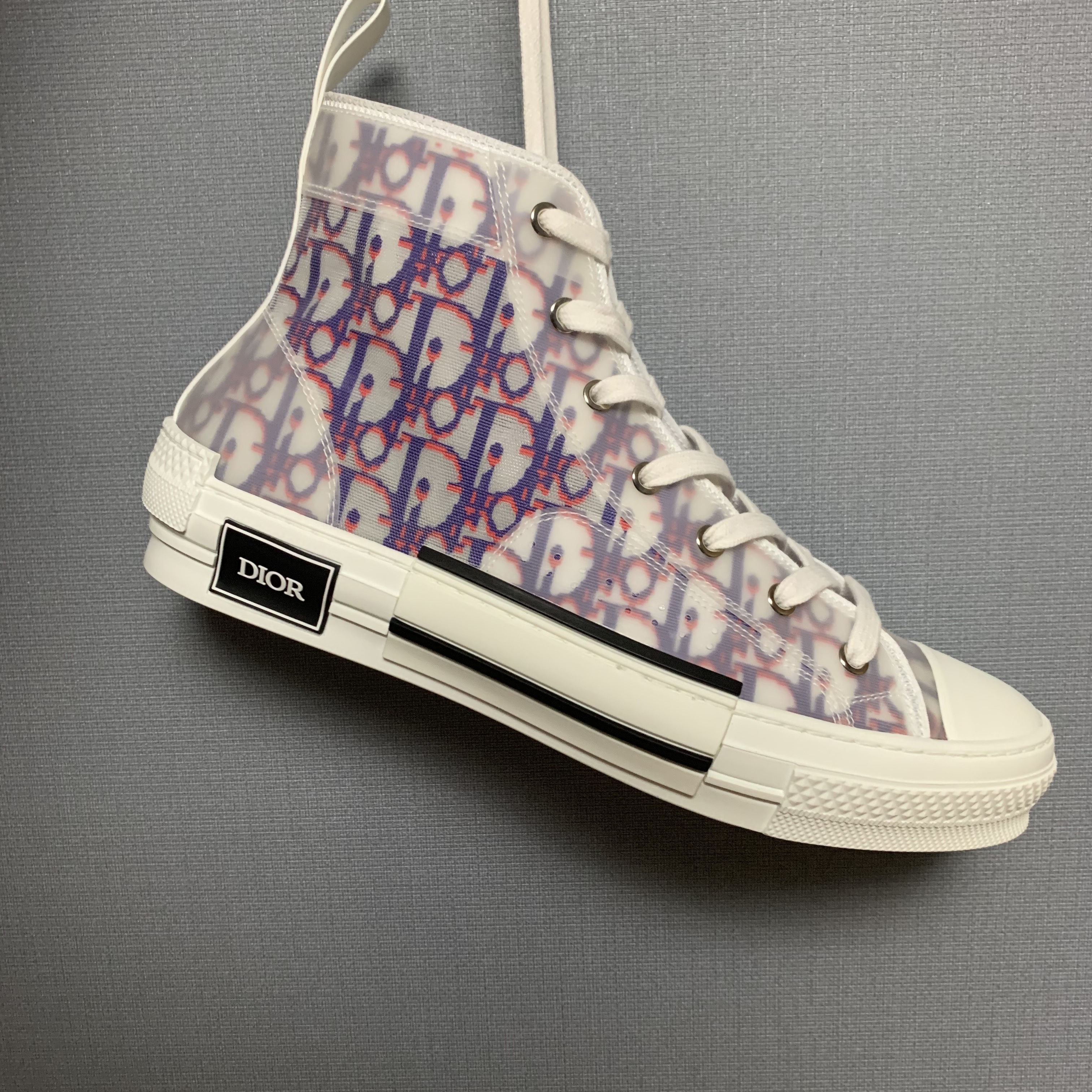 Dior B23 High Oblique Canvas Red and Blue Pixellated 착용 스타일