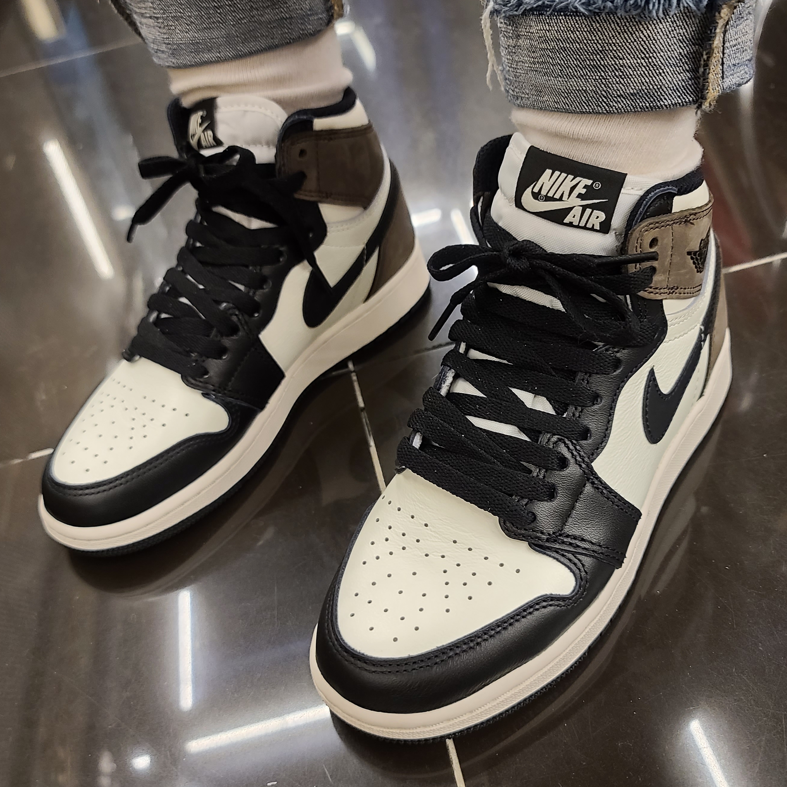 (GS) Jordan 1 Retro High OG Black Mocha 착용 스타일