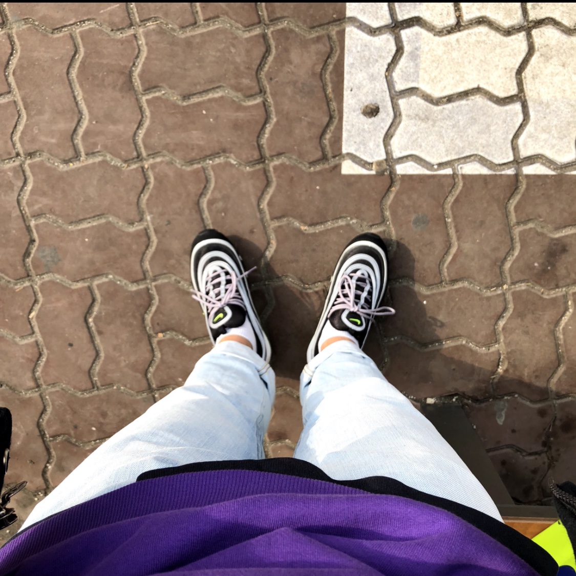 Nike Air Max 97 OG Black Volt Asia 착용 스타일