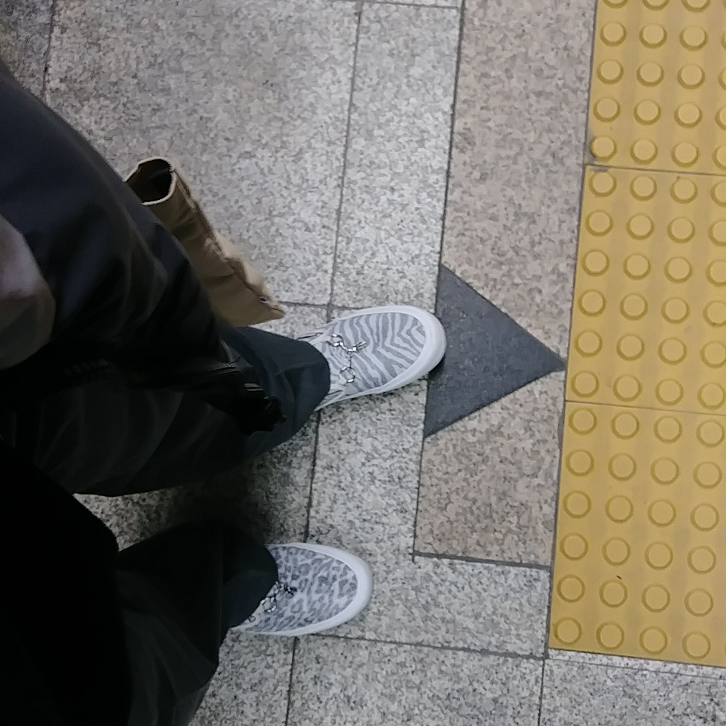 Vans Vault x Needles Classic Slip-On V White 착용 스타일