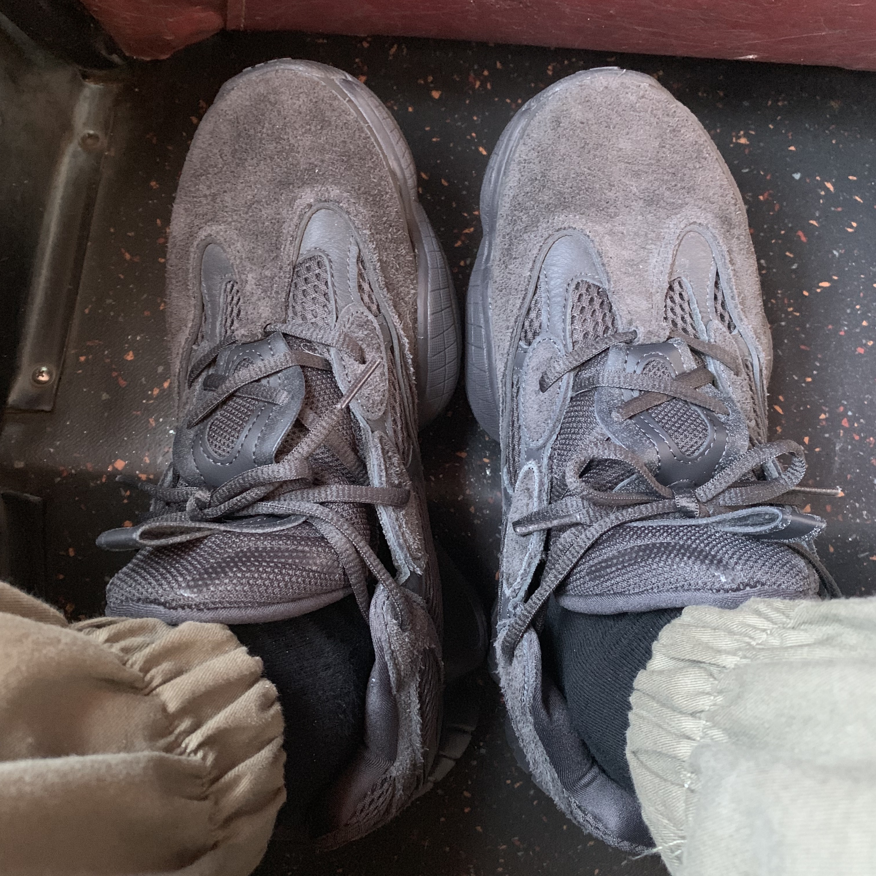 Adidas Yeezy 500 Utility Black 2018/2020 착용 스타일
