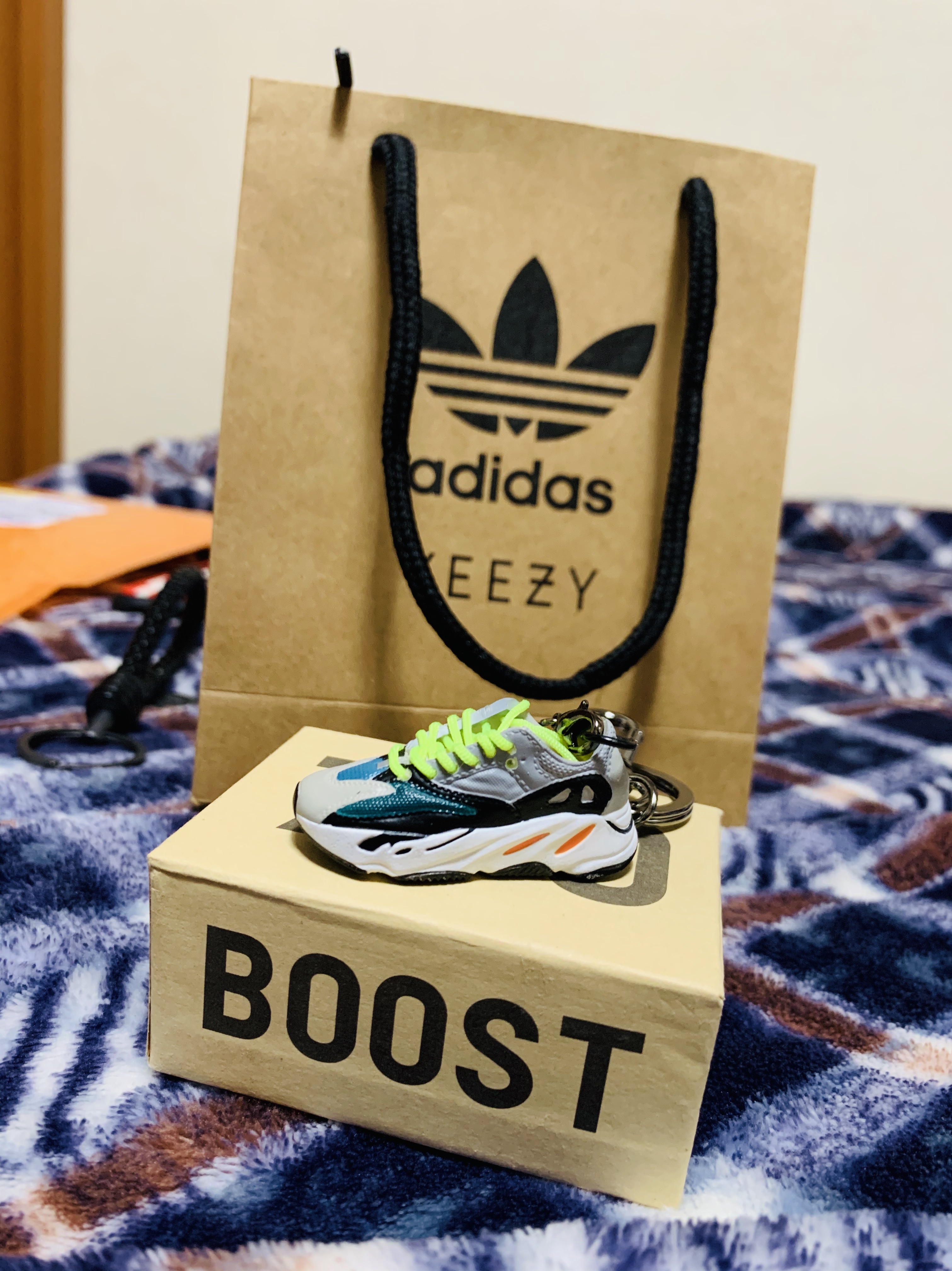 Adidas Yeezy Boost 700 Wave Runner Solid Grey 2017/2019 착용 스타일