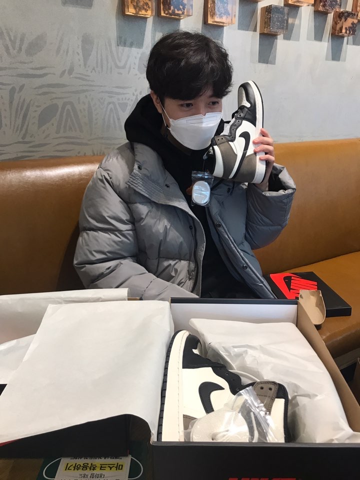 Jordan 1 Retro High OG Black Mocha 착용 스타일