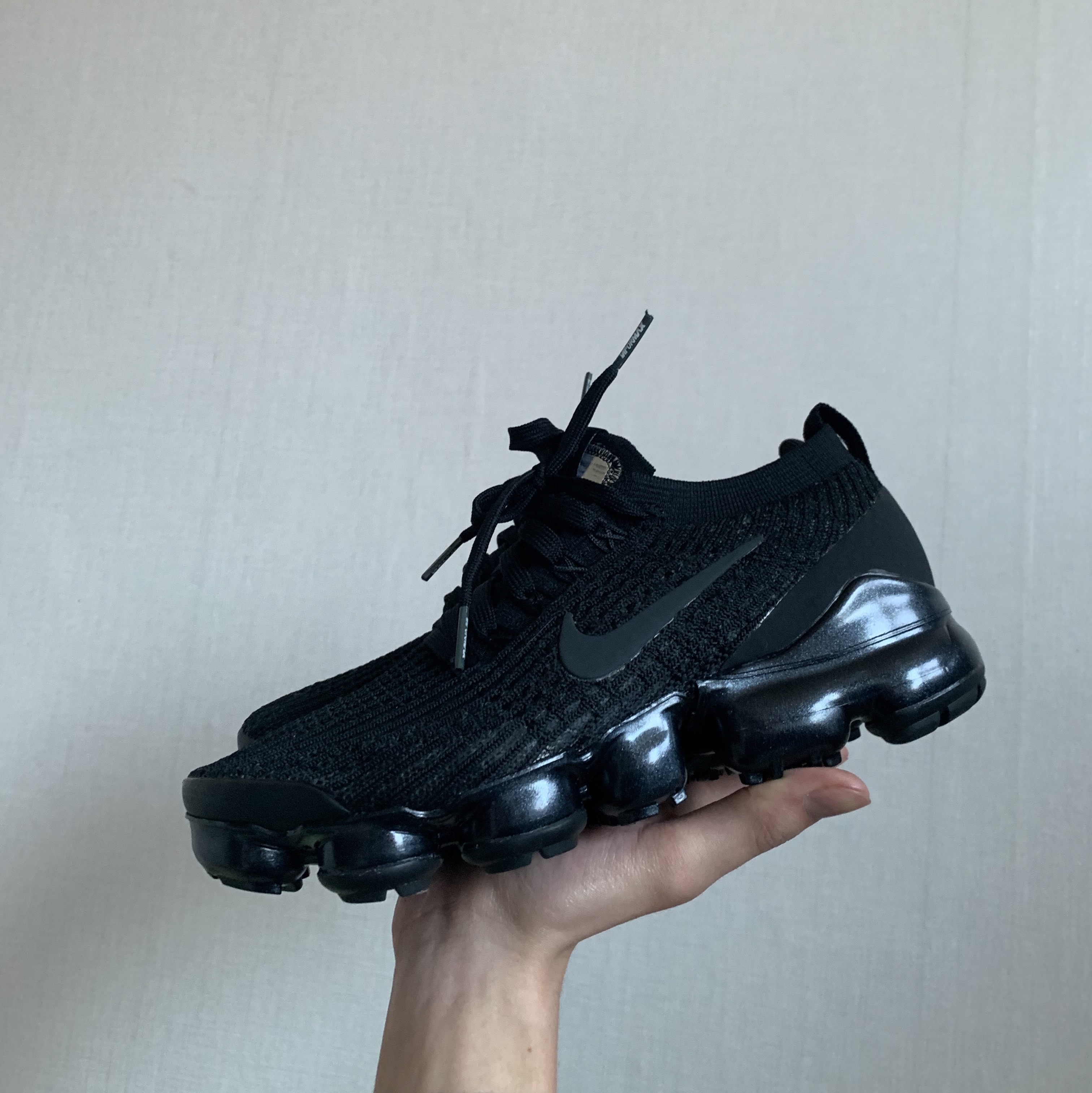 Nike Air VaporMax Flyknit 3.0 Triple Black 착용 스타일
