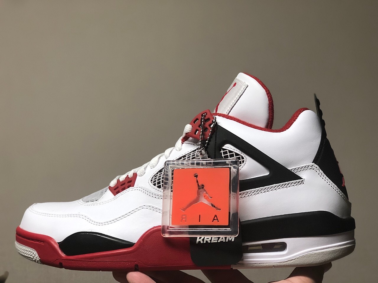 Jordan 4 Retro Fire Red 2012, Jordan 4 Retro OG Fire Red 2020 착용 스타일