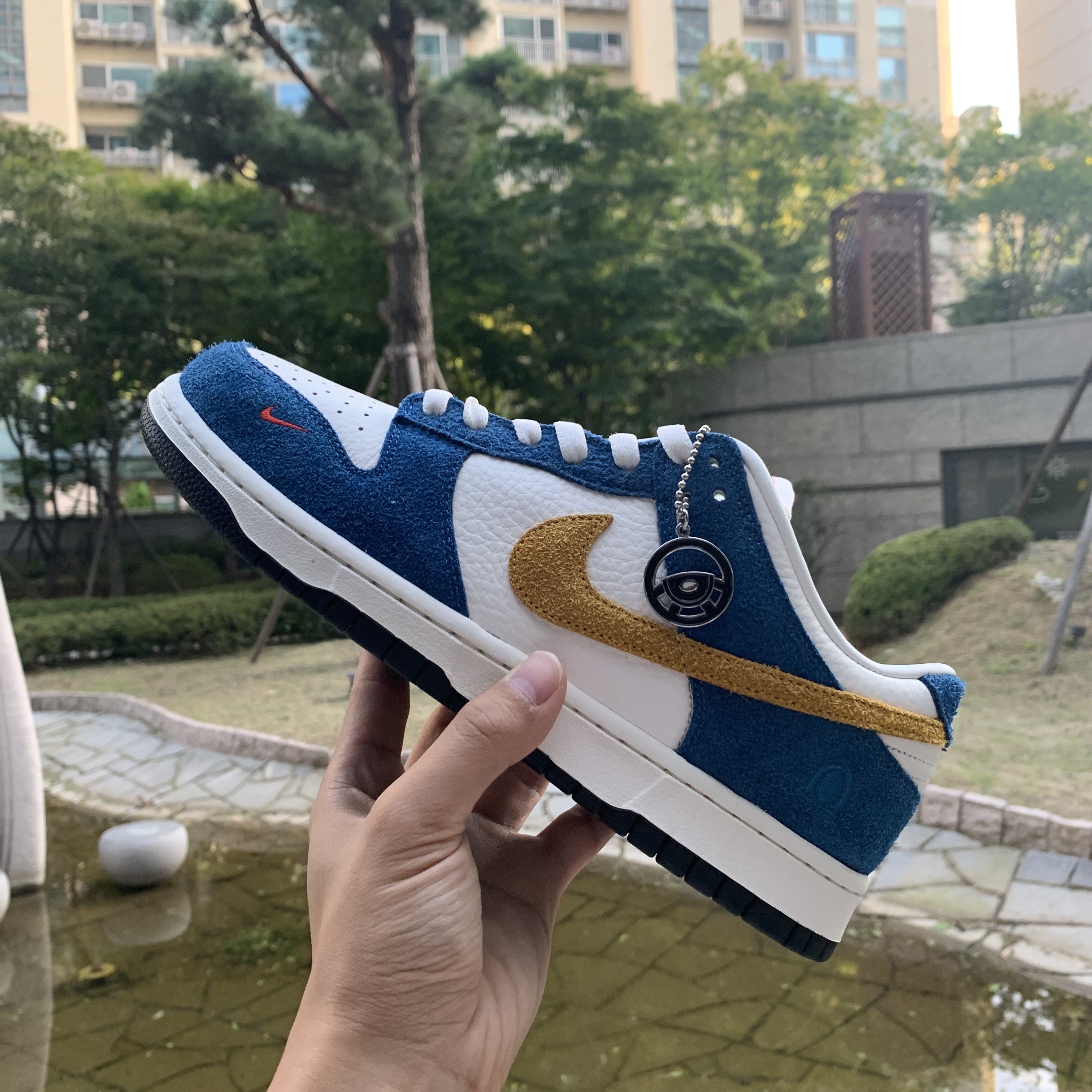 Nike x Kasina Dunk Low 80's Bus 착용 스타일
