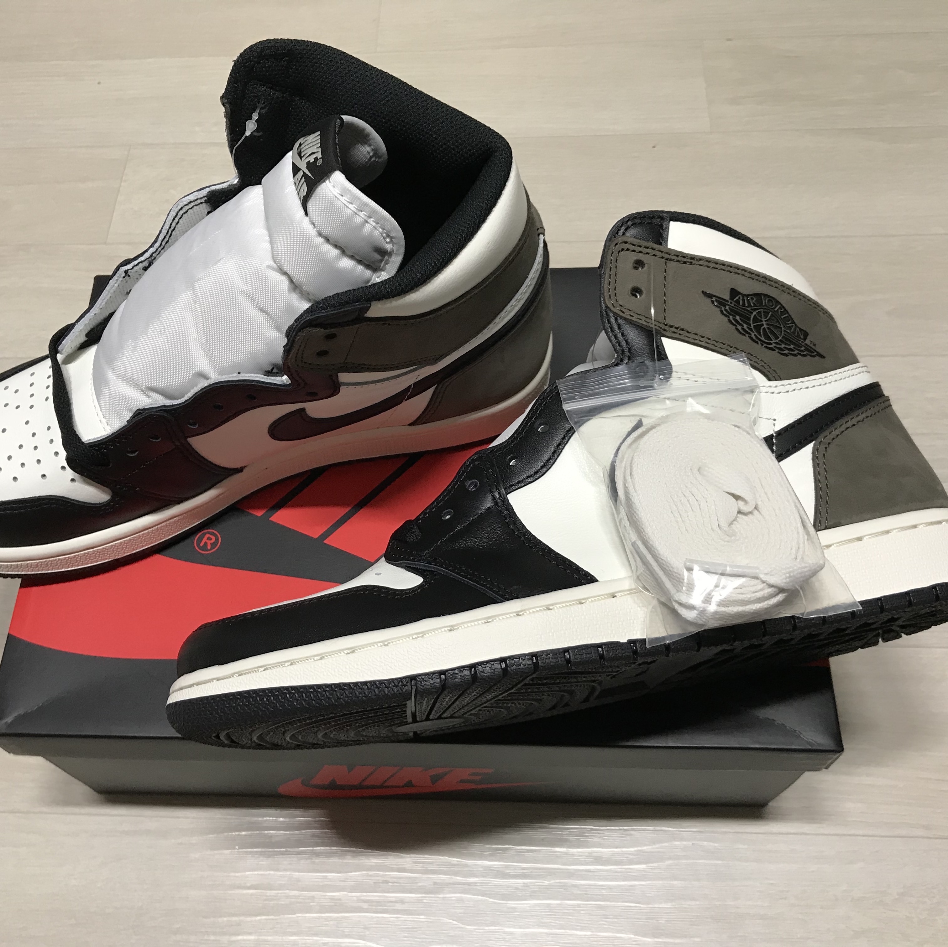 Jordan 1 Retro High OG Black Mocha 착용 스타일