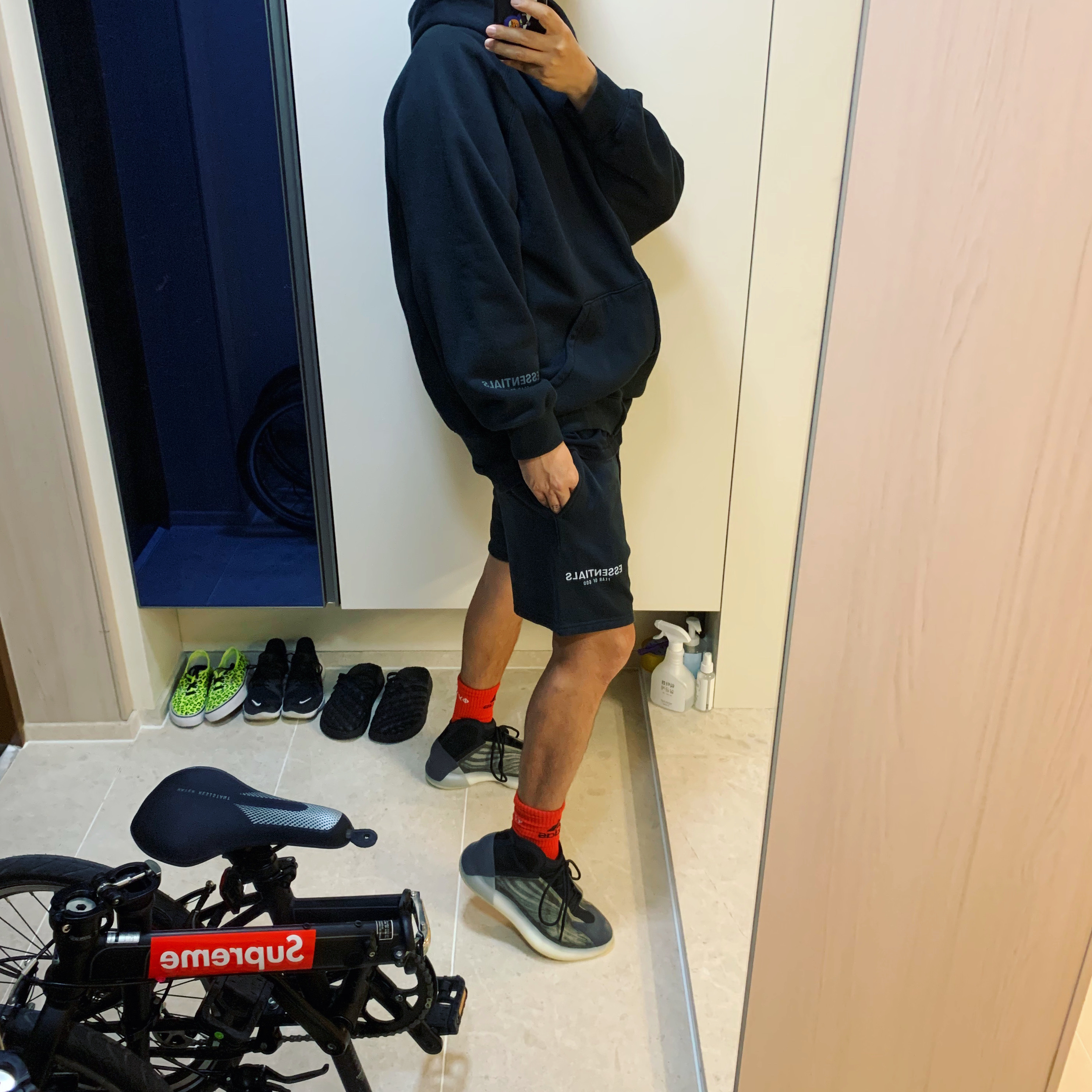 Adidas Yeezy QNTM Barium 착용 스타일