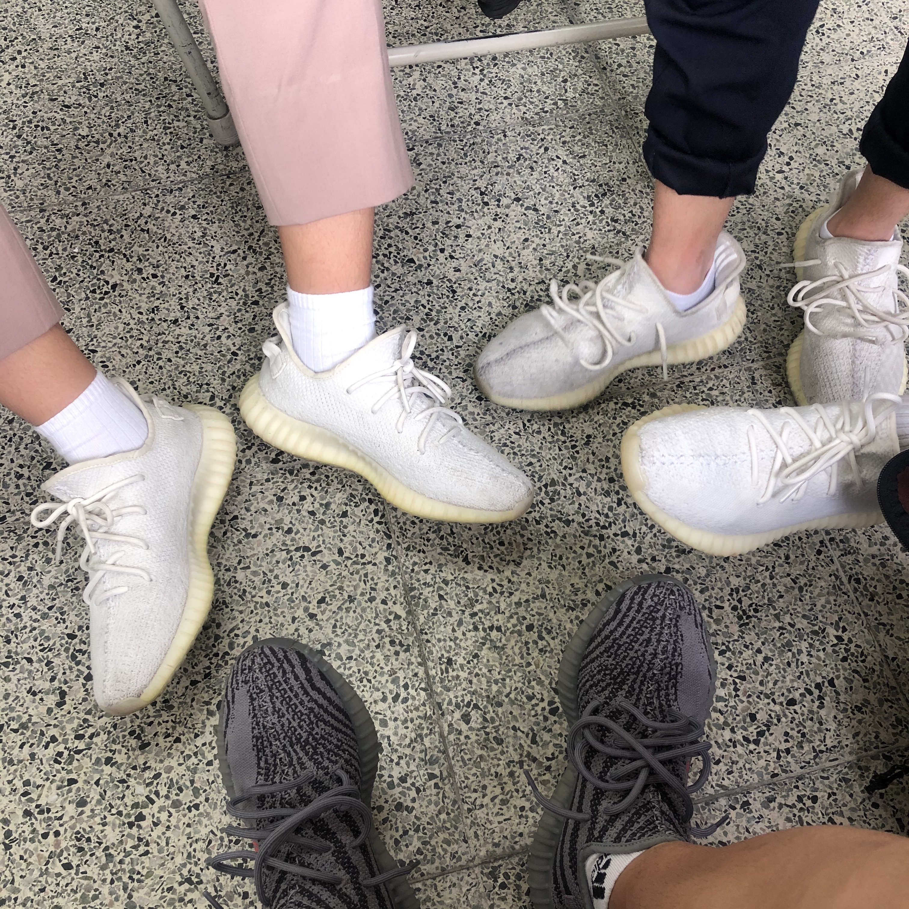 Adidas Yeezy Boost 350 V2 Beluga 2.0, Adidas Yeezy Boost 350 V2 Cream/Triple White 착용 스타일