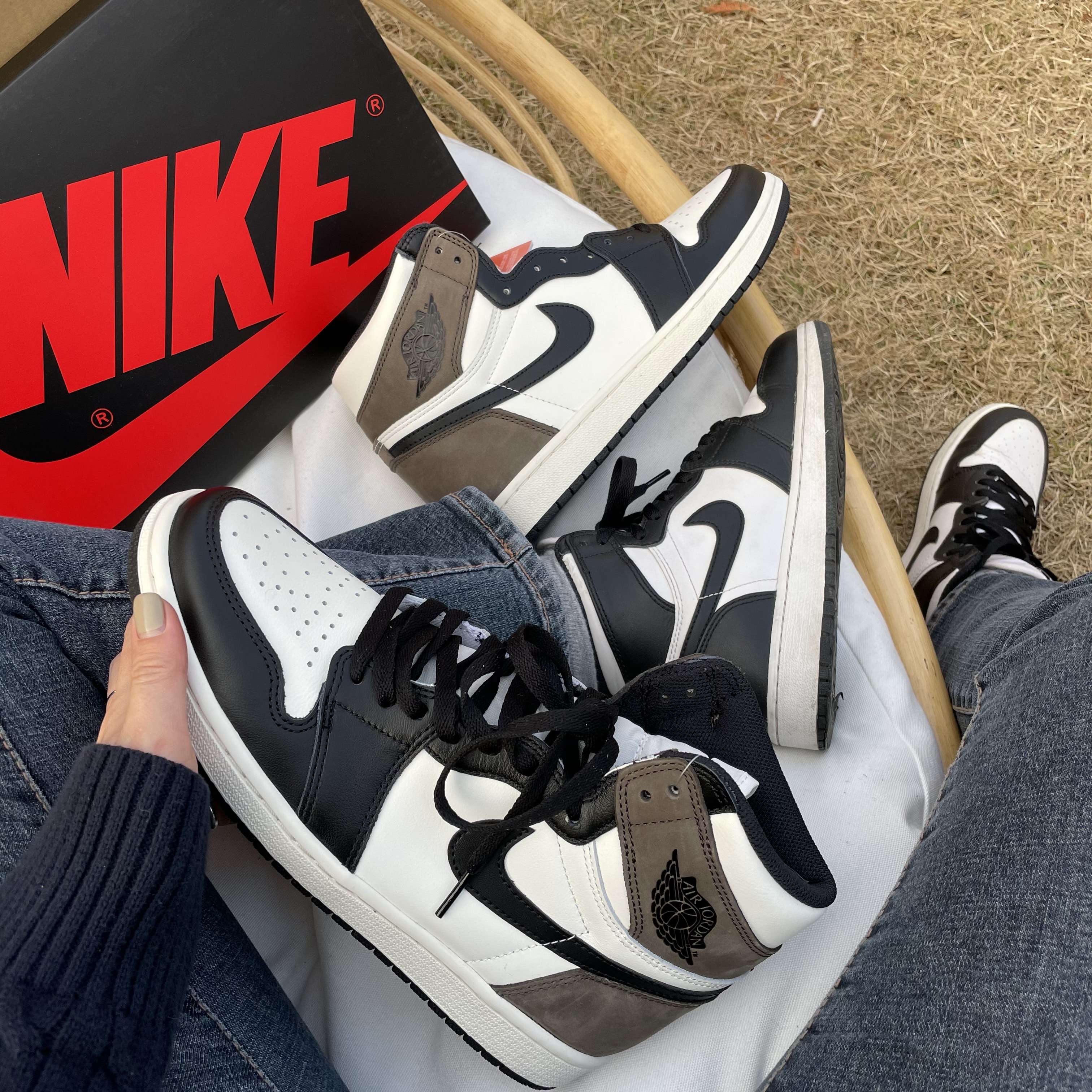Jordan 1 Retro High OG Black Mocha, (GS) Jordan 1 Retro High OG Black White 2014 착용 스타일