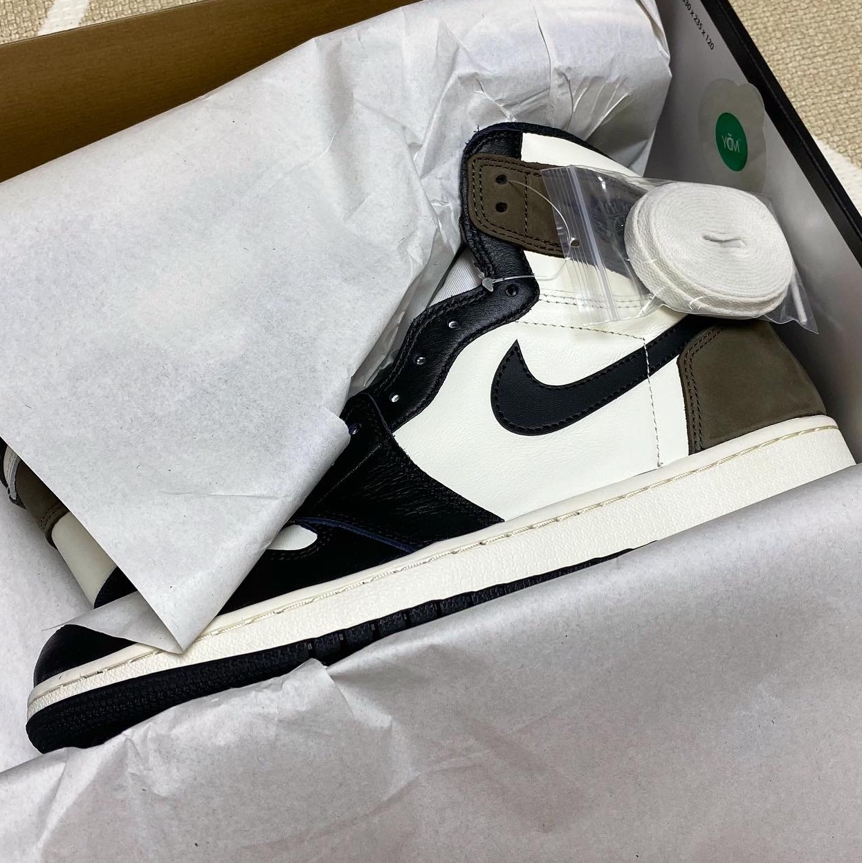 Jordan 1 Retro High OG Black Mocha 착용 스타일