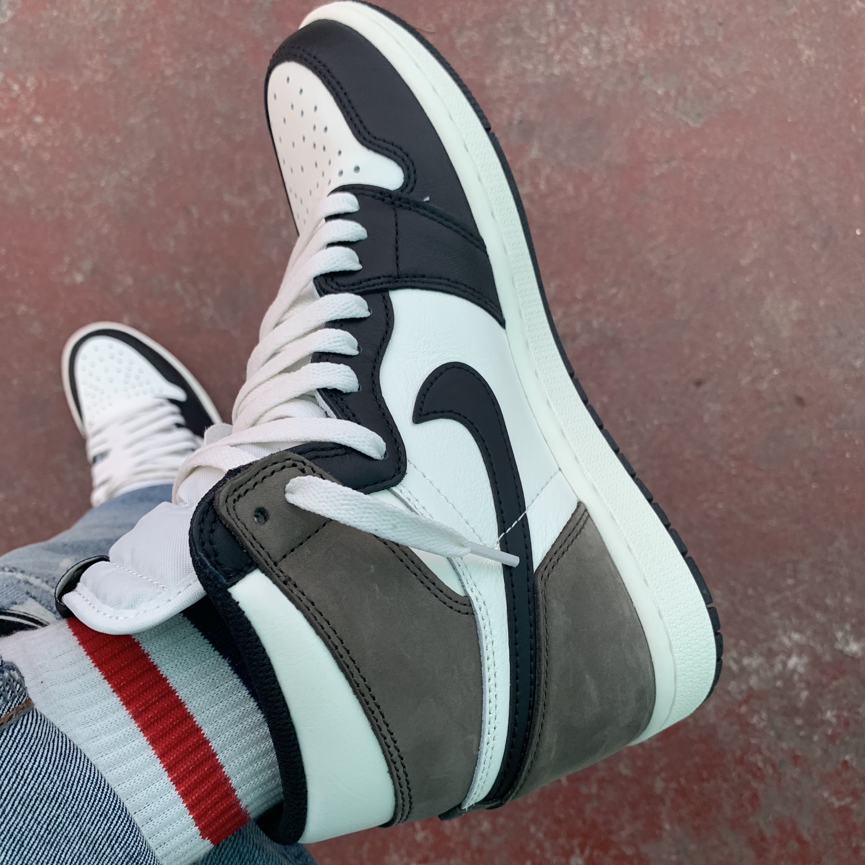 Jordan 1 Retro High OG Black Mocha 착용 스타일