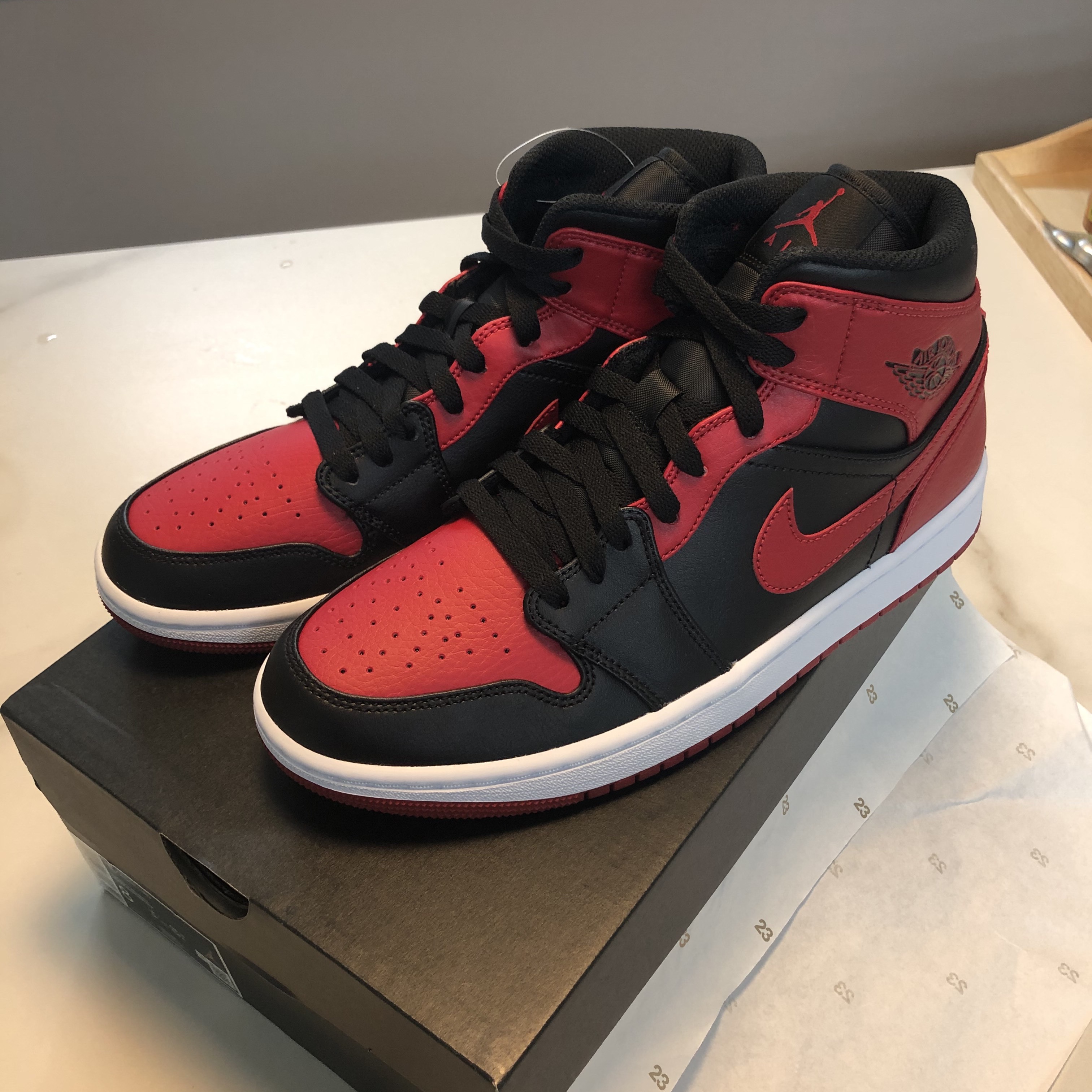 Jordan 1 Mid Bred Banned 2020, Jordan 1 Retro High OG Bred Banned 2016 착용 스타일 - 1
